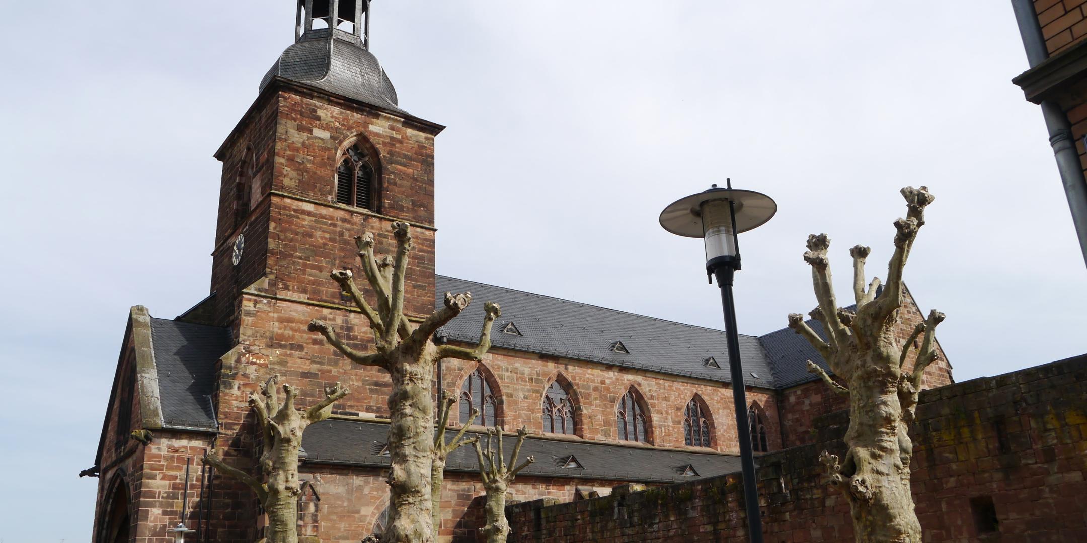 Die evangelische Stiftskirche in Saarbrücken-St. Arnual. Foto: evks