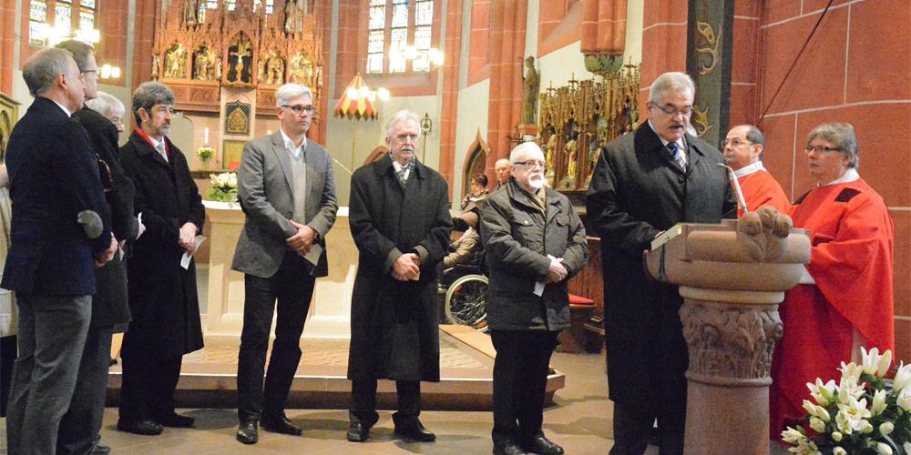 Mitglieder der Sankt-Sebastianus-Bruderschaft formulieren im Jubiläumsgottesdienst ihre Fürbitten