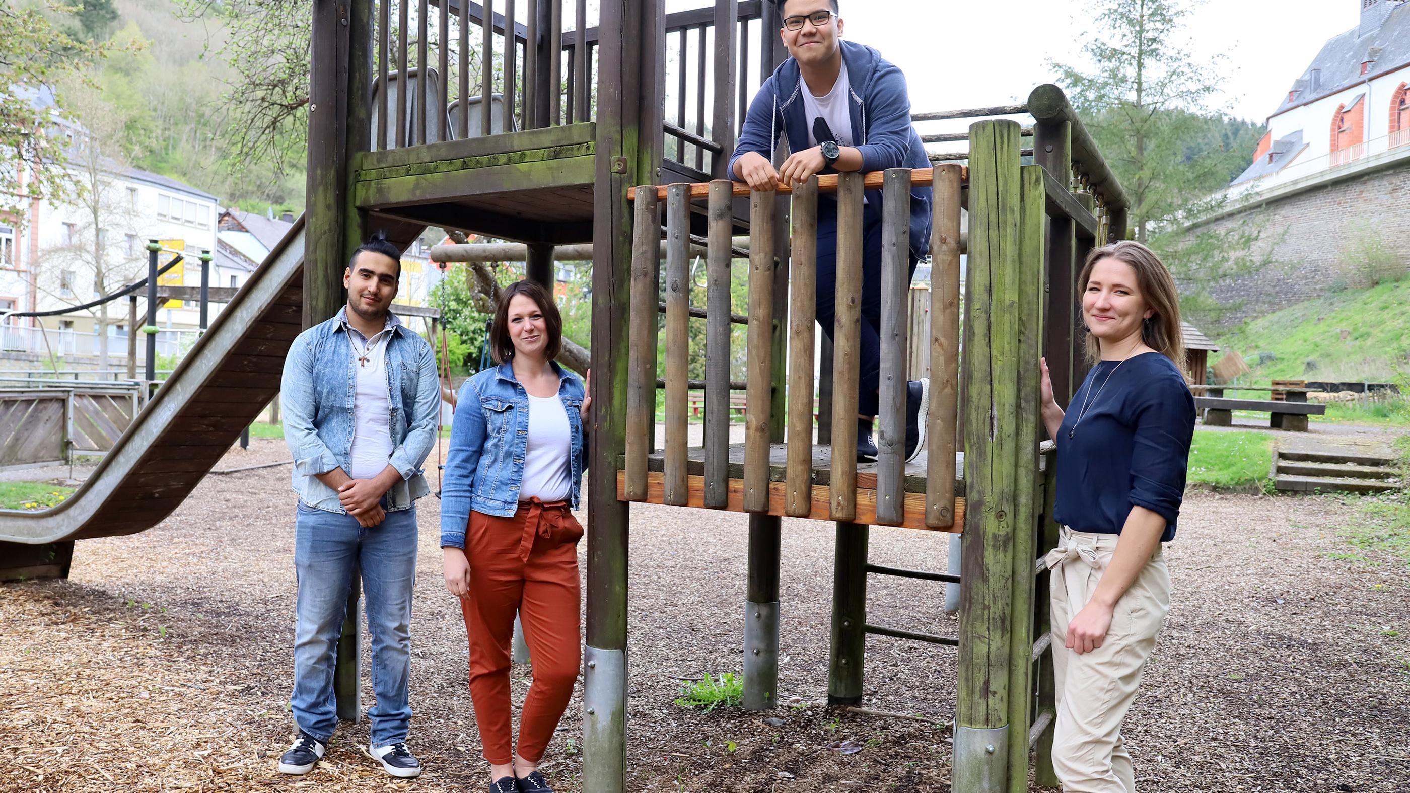 Eine Gruppe aus Neuerburg in der Eifel möchte den örtlichen Spielplatz ausbessern und farbenfroher gestalten.