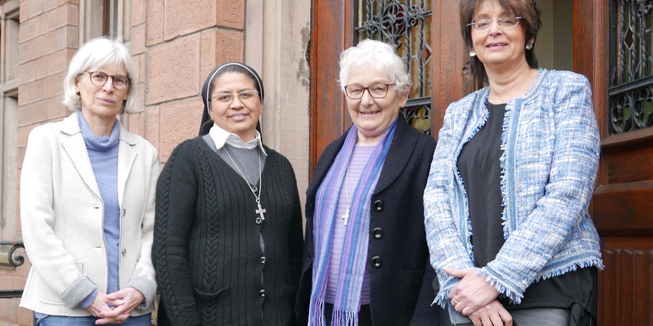 Susanna Kersting-Kuhn, Schwester Gladys Gonzales, Schwester Remigia Ternes und Petra Hauprich-Wenner (vlnr.)
