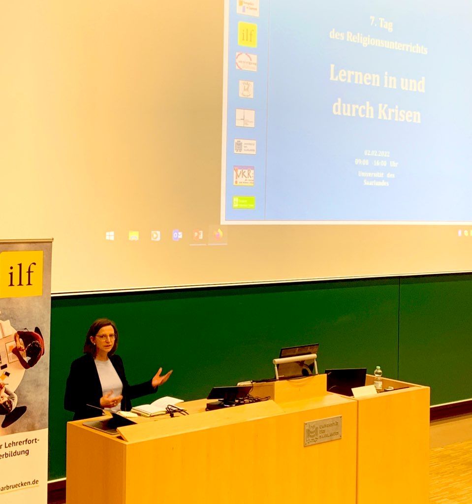 Professorin Dr. Claudia Gärtner von der TU Dortmund spricht zum Thema „Religiöse Bildung in einer verwundeten Welt“ (Foto: Thomas Mann)