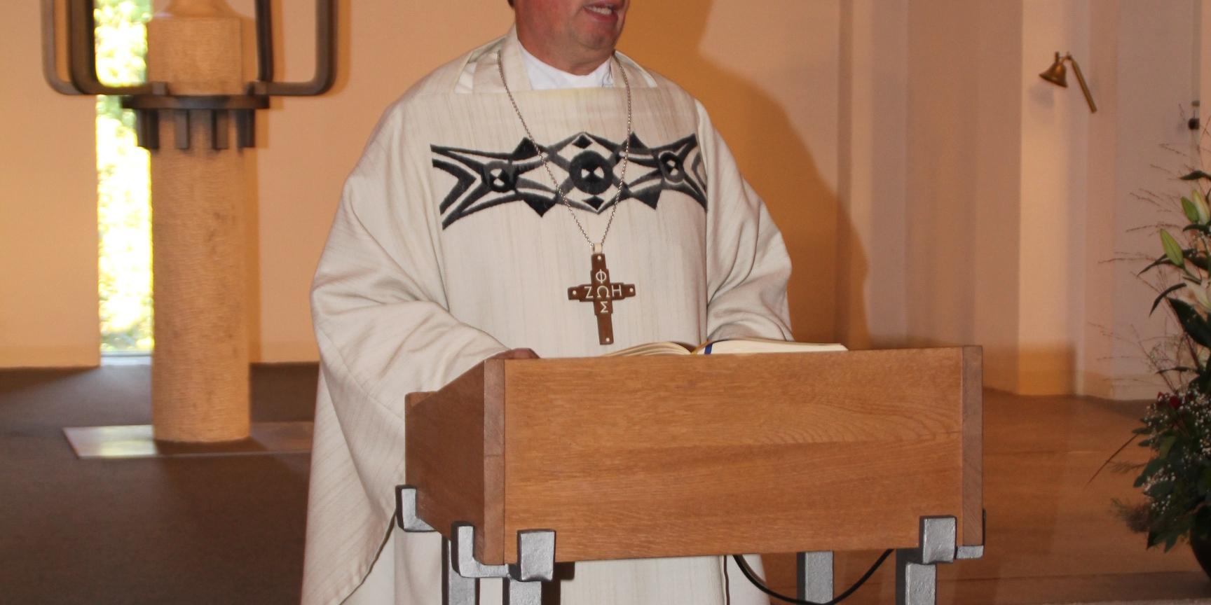 Bischof Ackermann beim Gottesdienst in der Kapelle des Robert Schuman Hauses