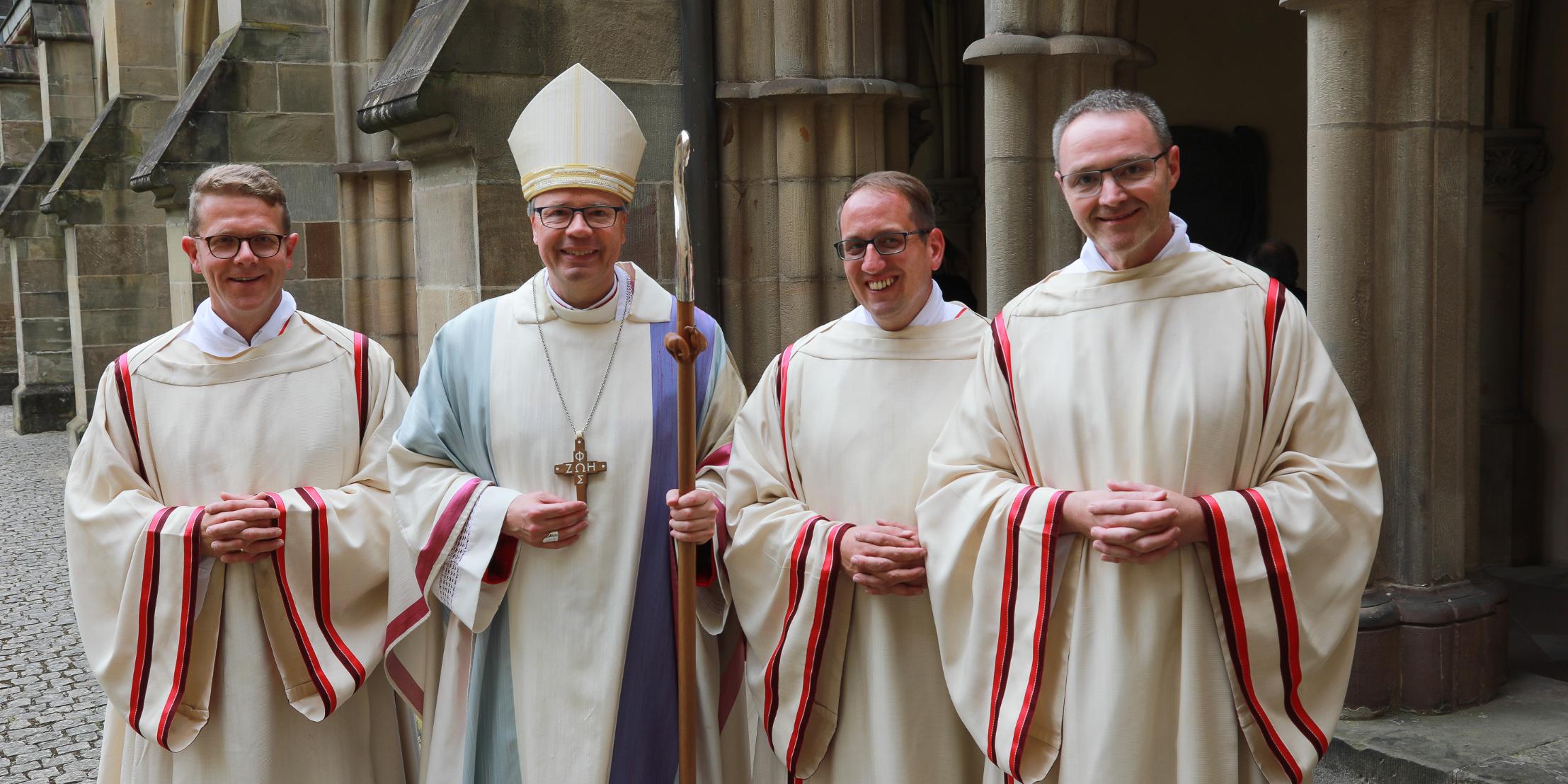 Im vergangenen Jahr wurden die Diakone Sebastian Mählmann, Andreas Schlösser und Dr. Markus Greiner (vlnr.) von Bischof Ackermann geweiht.