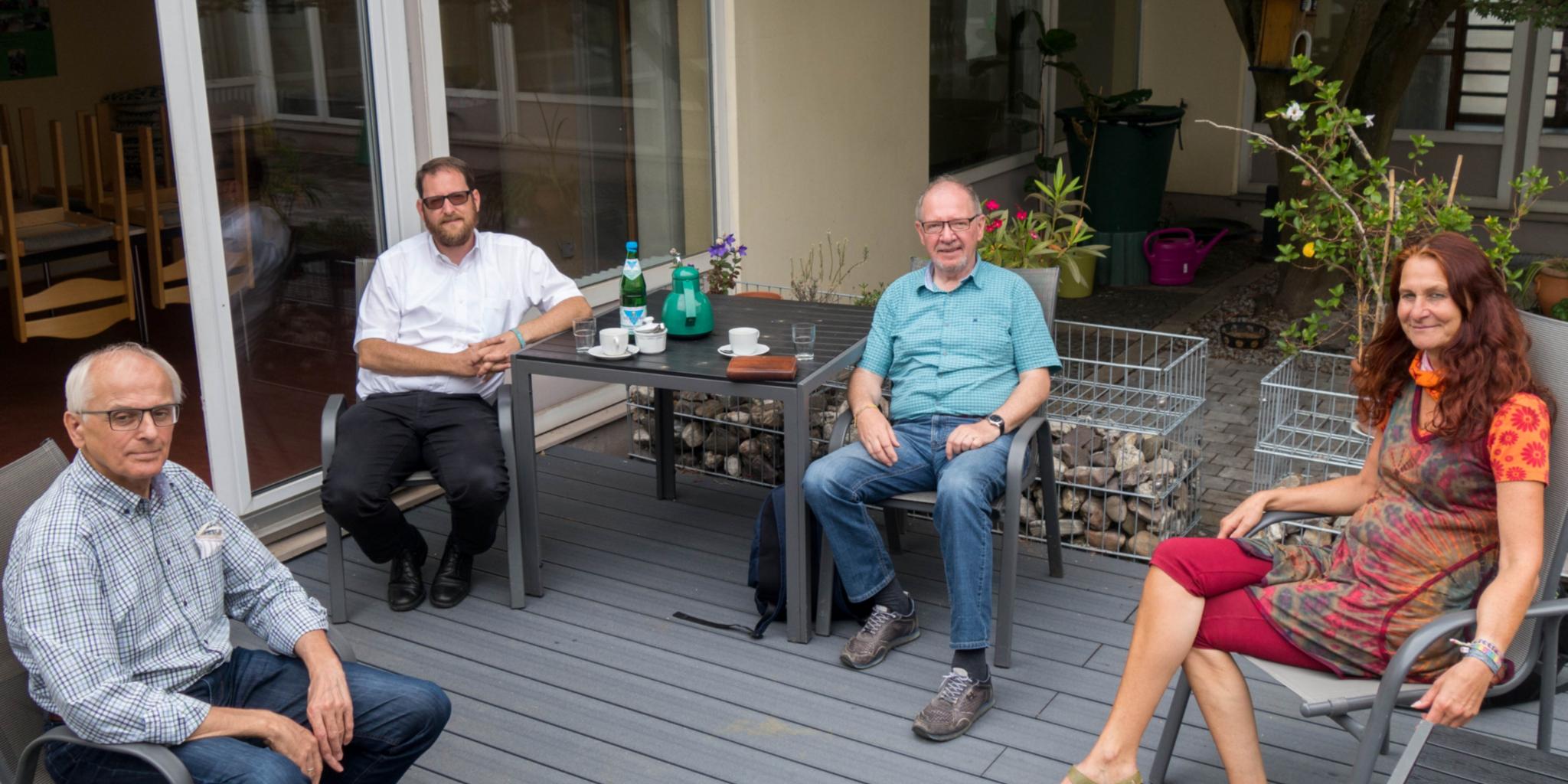 Die Gruppe bestehend aus Georg Schuhen, Pastor Oliver Seis, Josef Freise und Janine Timm (v. links) tauscht sich regemäßig aus.
