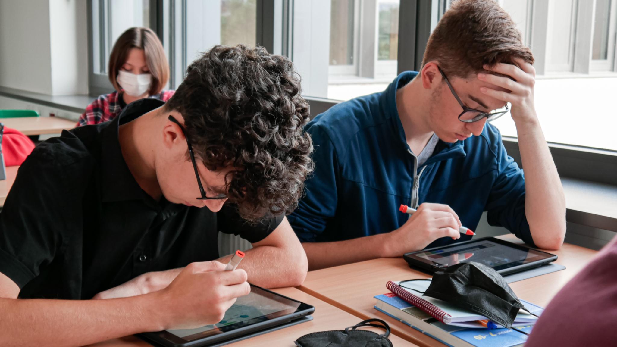 Schulhefte im klassischen Sinn gibt es in der 10c nicht mehr. Foto: St. Franziskus Schule Koblenz