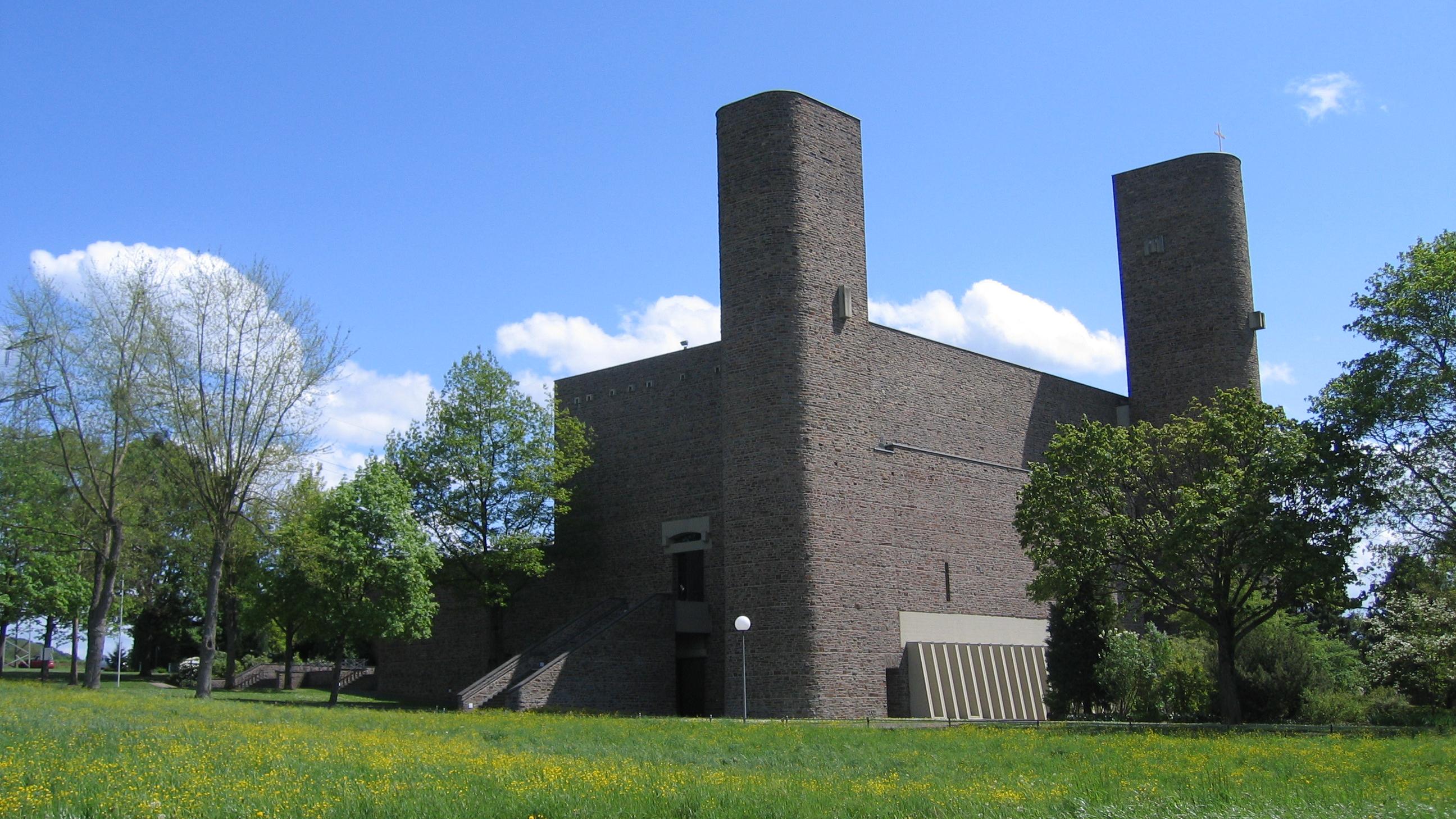 Schönstatt ist eine weltweite Bewegung mit Sitz in Vallendar. Hier zu sehen ist die Anbetungskirche auf Berg Schönstatt