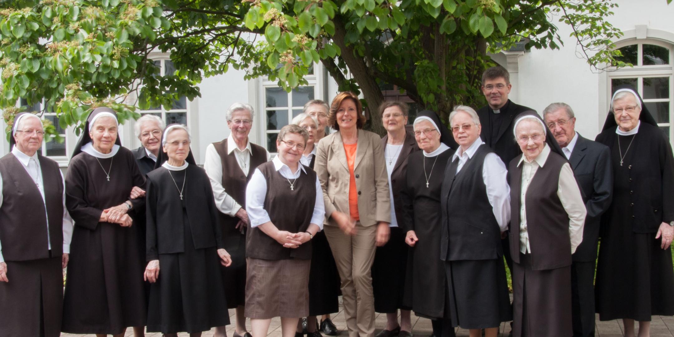Ministerpräsidentin Malu Dreyer besucht die Franziskanerinnen von der Insel Nonnenwerth.