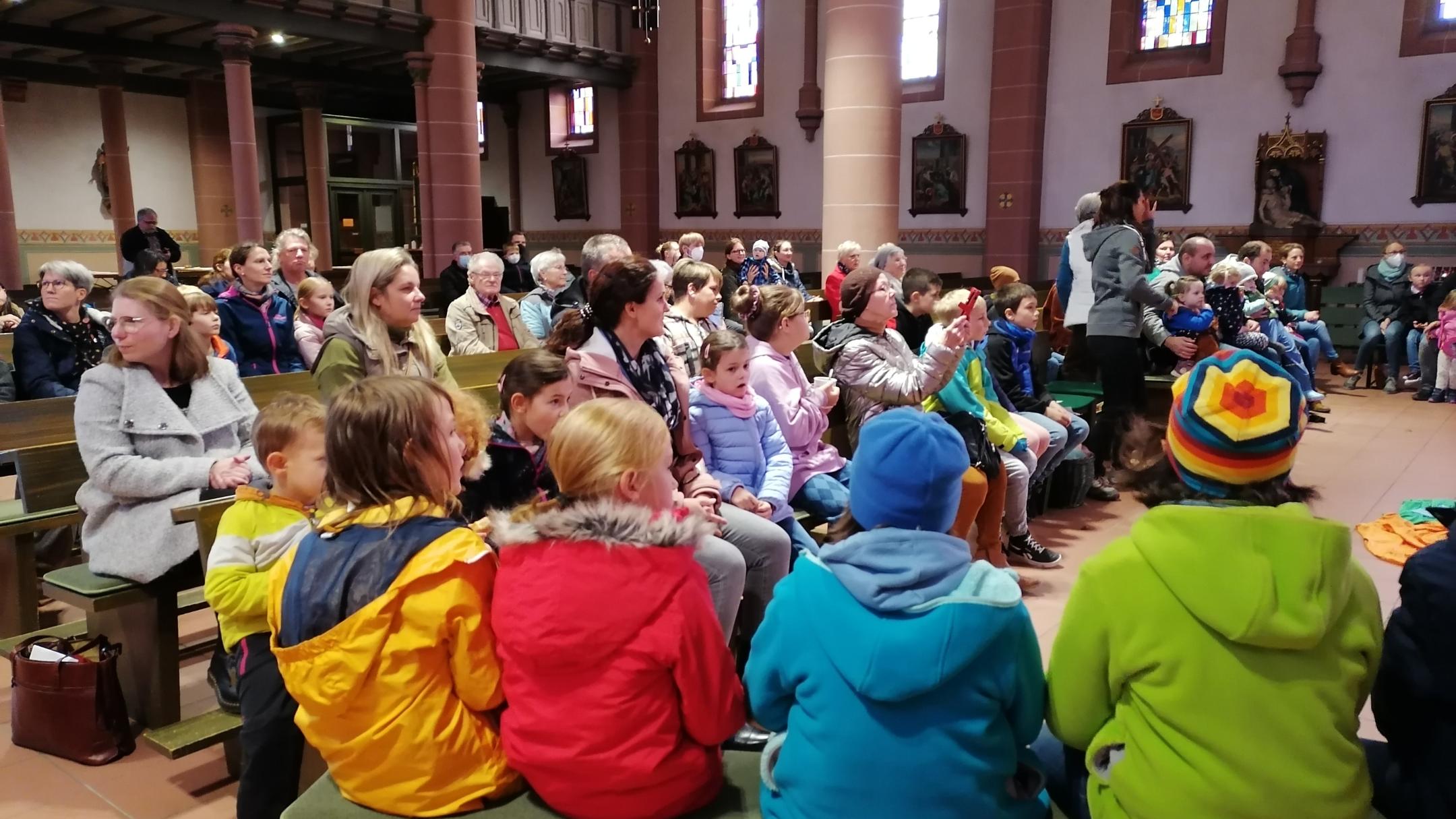 'So bunt ist unser Leben' lautete das Motto des FamilienZeit-Gottesdienstes in Wemmetsweiler. Foto: Anne Ziegler