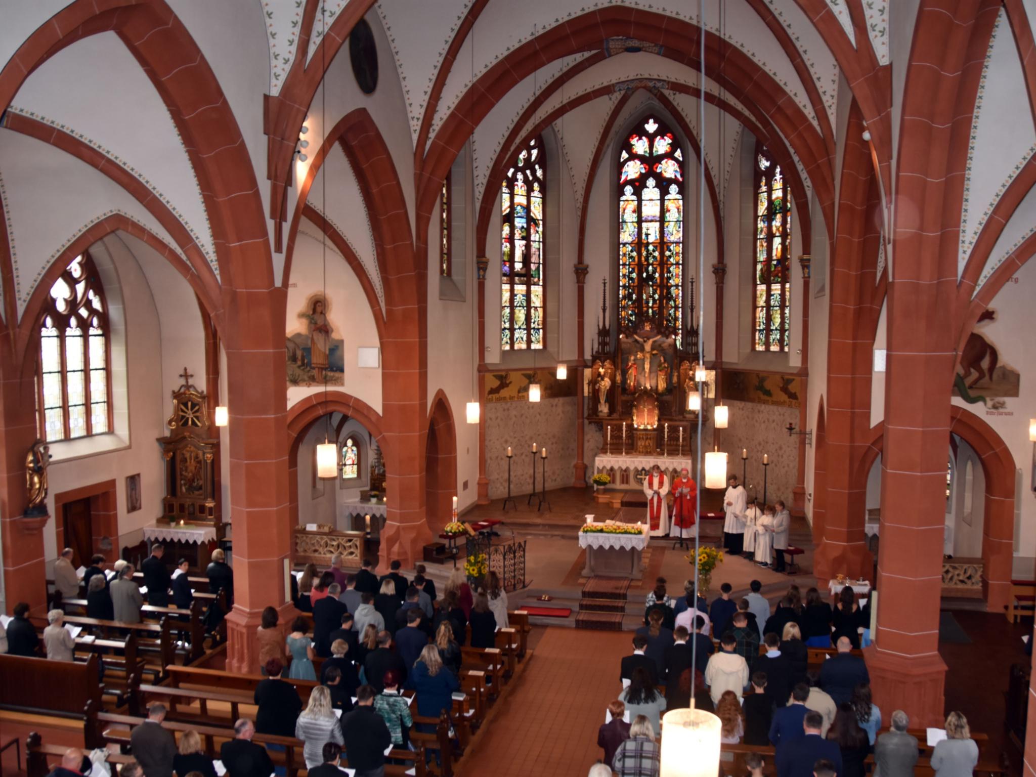 Firmung in der Pfarrkirche St. Willibrord in Schmelz-Limbach mit Weihbischof Robert Brahm. Foto: Ute Kirch
