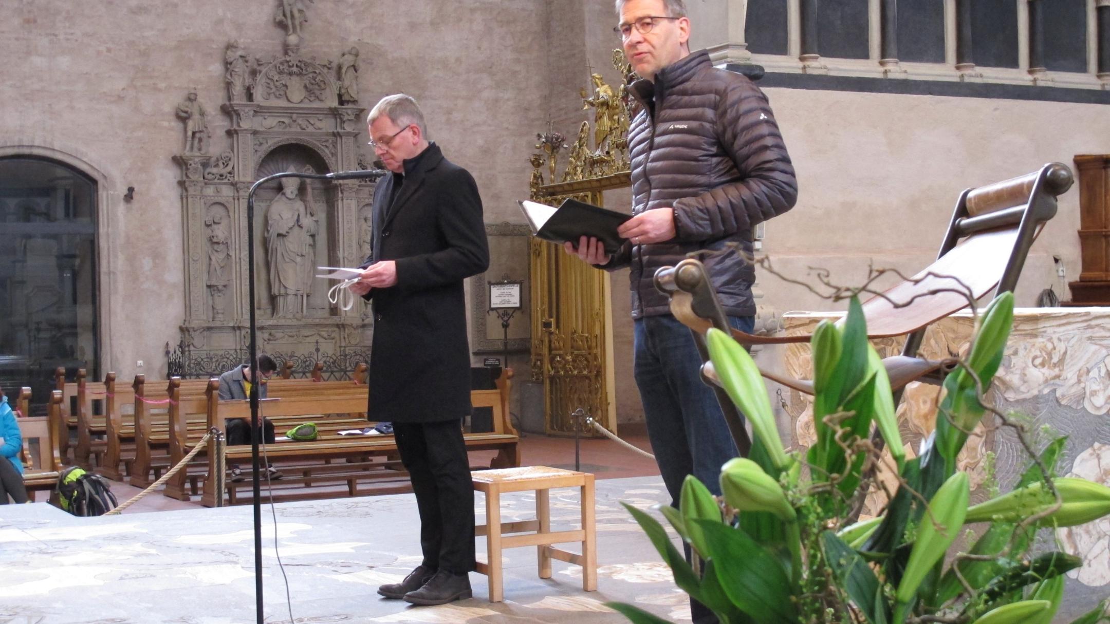 Ökumenische Andacht im Trierer Dom: Generalvikar Dr. Ulrich Graf von Plettenberg (links) und Superintendent Dr. Jörg Weber