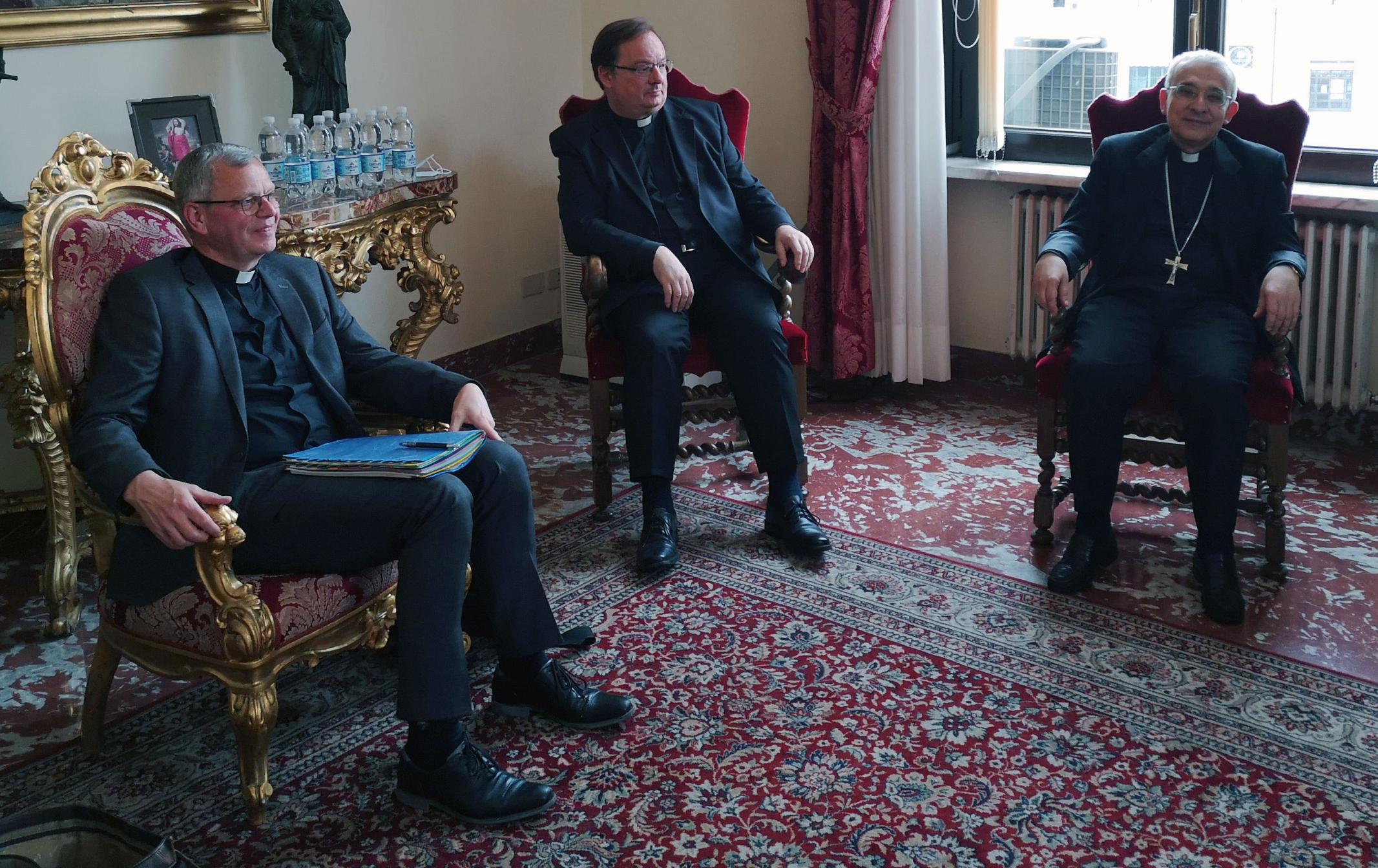 Generalvikar von Plettenberg, Prälat Markus Graulich (Untersekretär beim Päpstlichen Rat für die Gesetzestexte) und Erzbischof Filippo Iannone