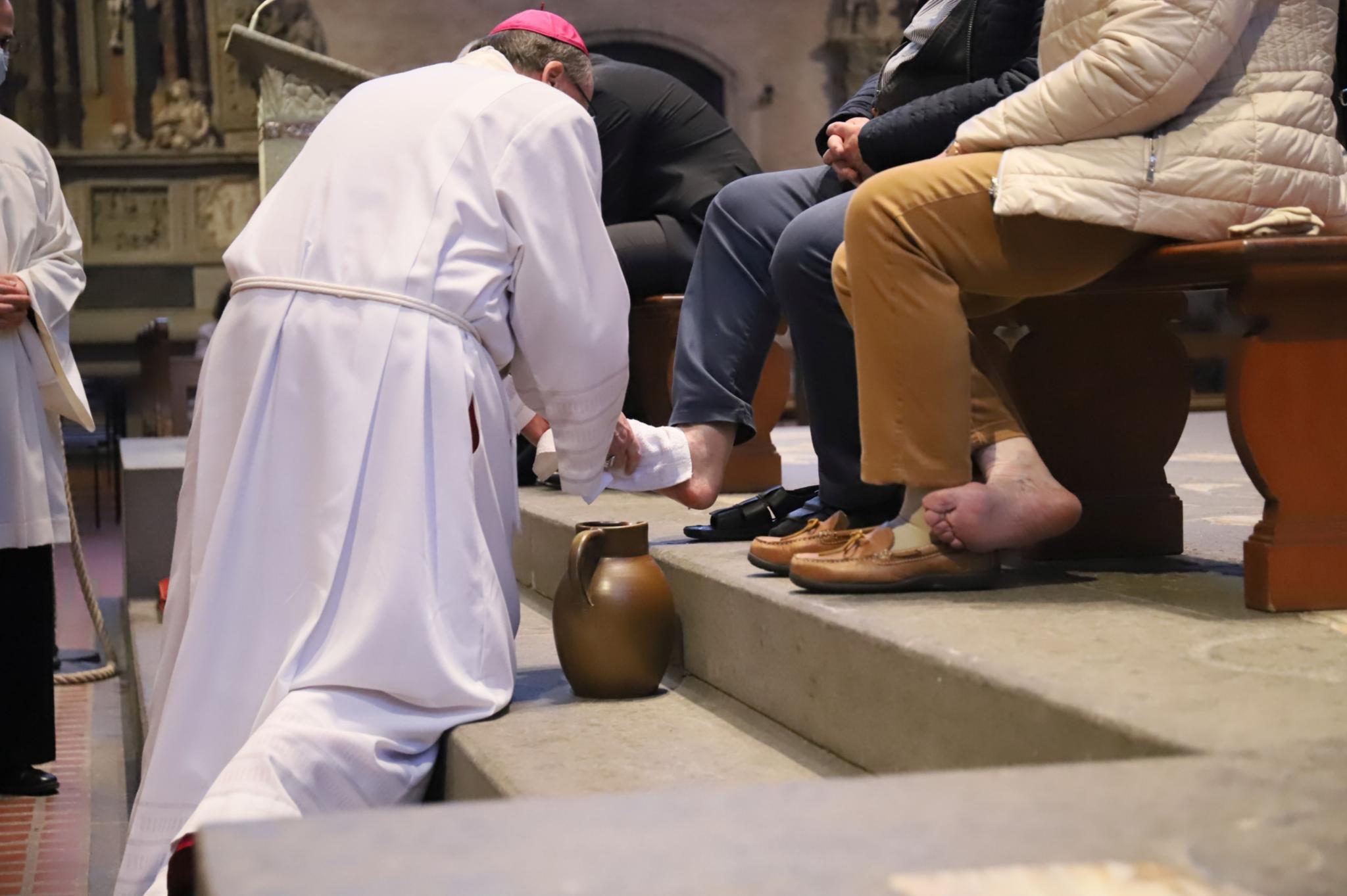 Bischof Ackermann bei der Fußwaschung (Foto: Bistum Trier/J. Rupp)