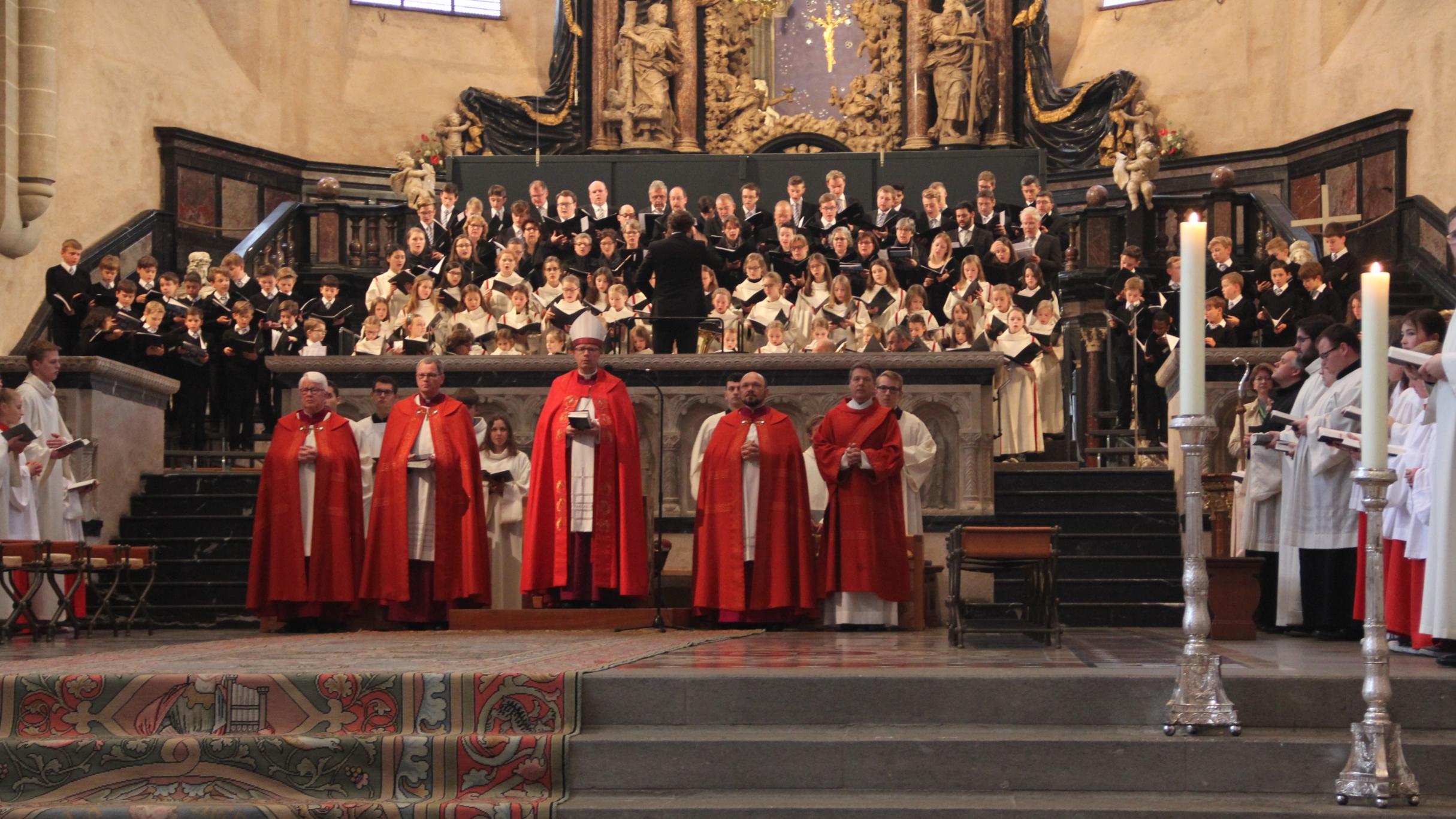 Feierliche Vesper zum Abschluss der Heilig-Rock-Tage im Trierer Dom