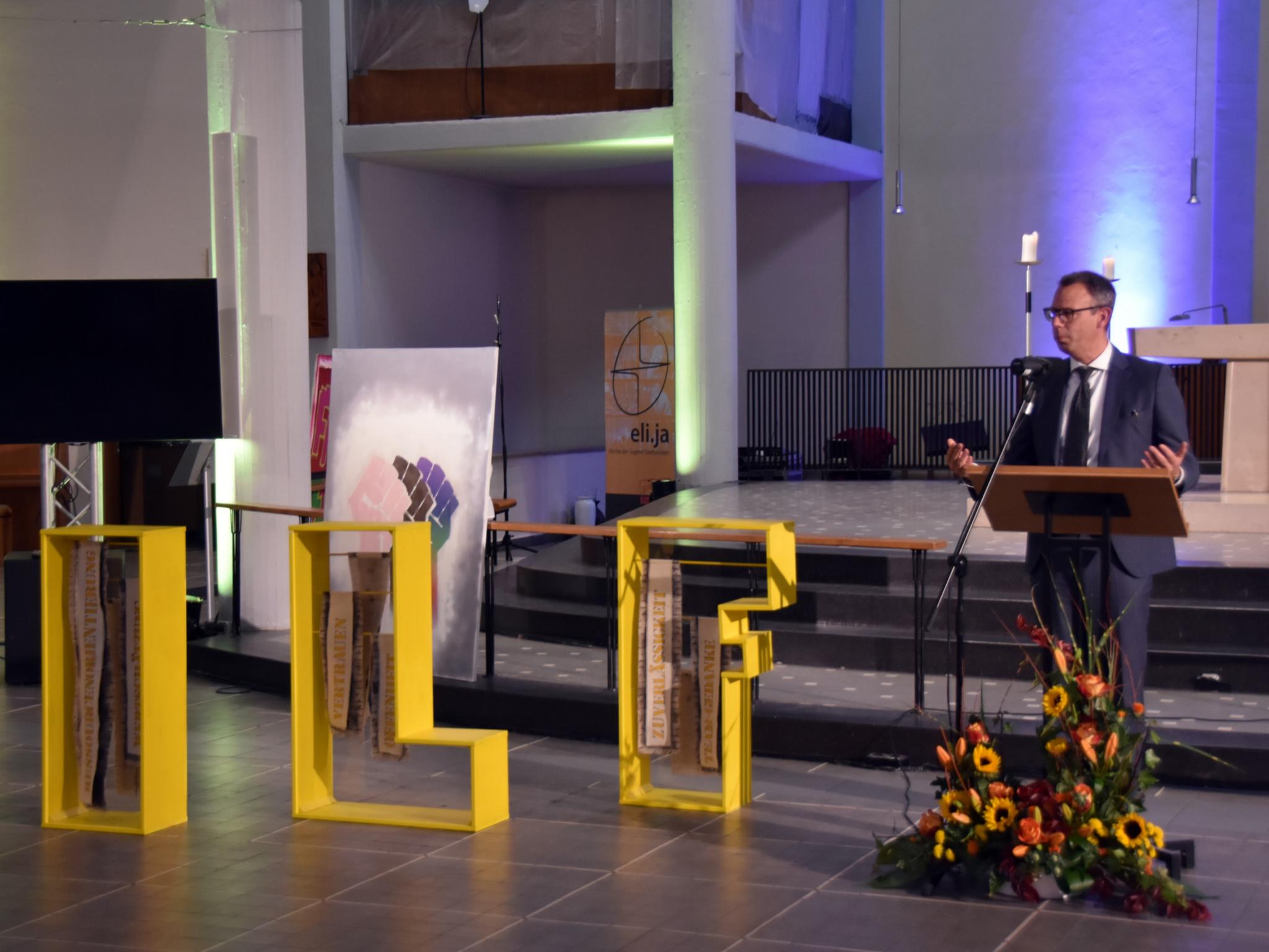 Bildungs-Staatssekretär Jan Benedyczuk sichert dem ILF in seinem Grußwort die Unterstützung des Landes zu. Foto: Ute Kirch/Bistum Trier