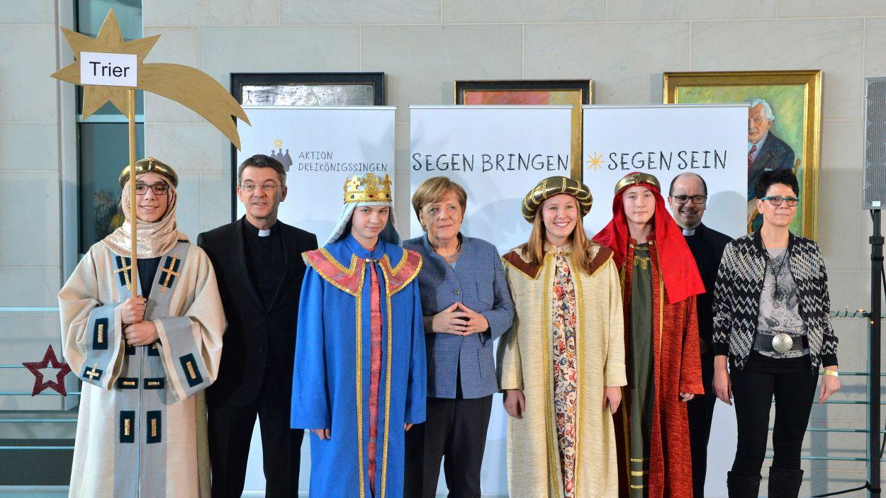 (v.l.): Matthias Weber, Prälat Dr. Krämer, Simon Kuhn, Bundeskanzlerin Angela Merkel, Johanna Darm, Henning Darm, Pfarrer Dirk Bingener, Judith Weber [Foto: Judith Weber]