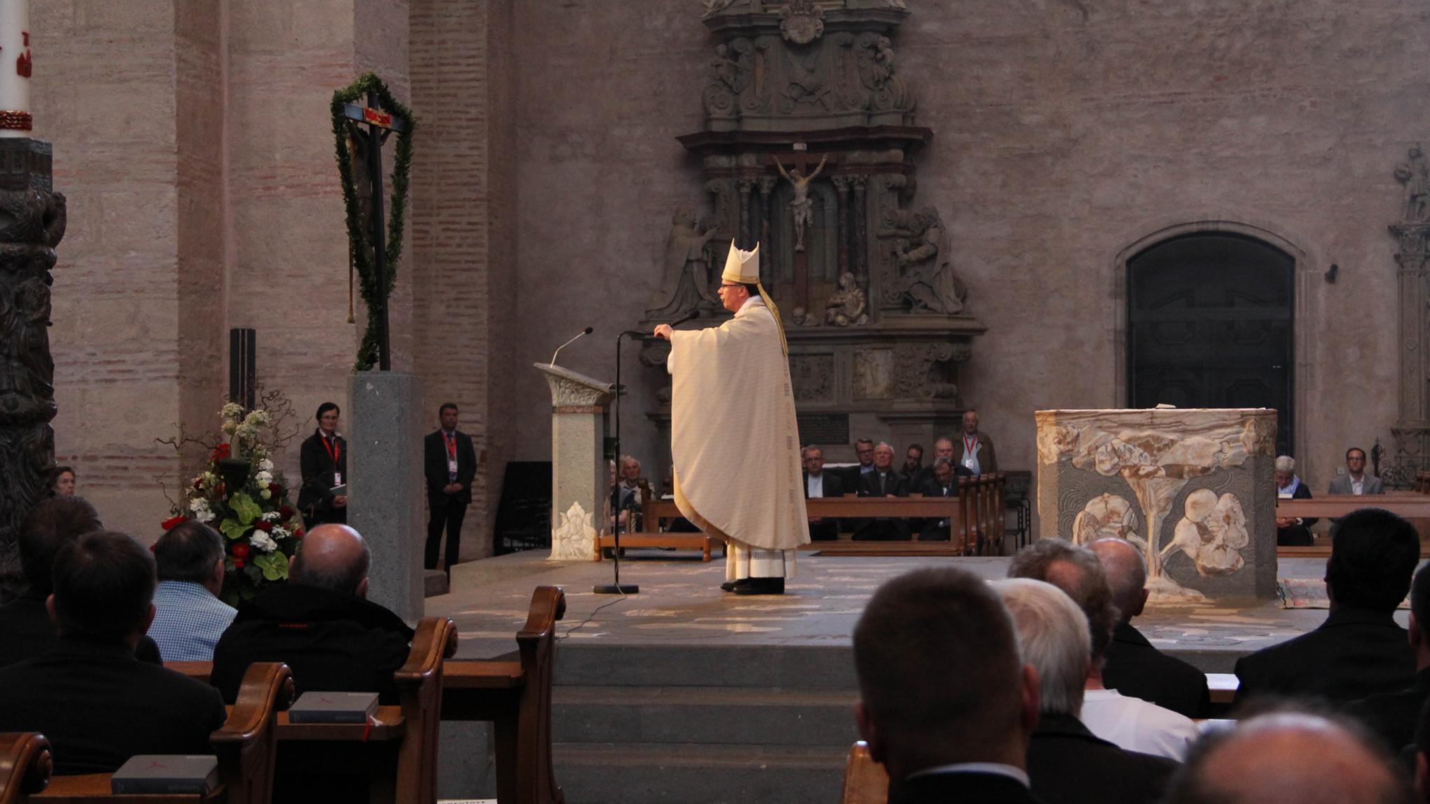 Bischof Ackermann beim Gottesdienst mit den Priestern