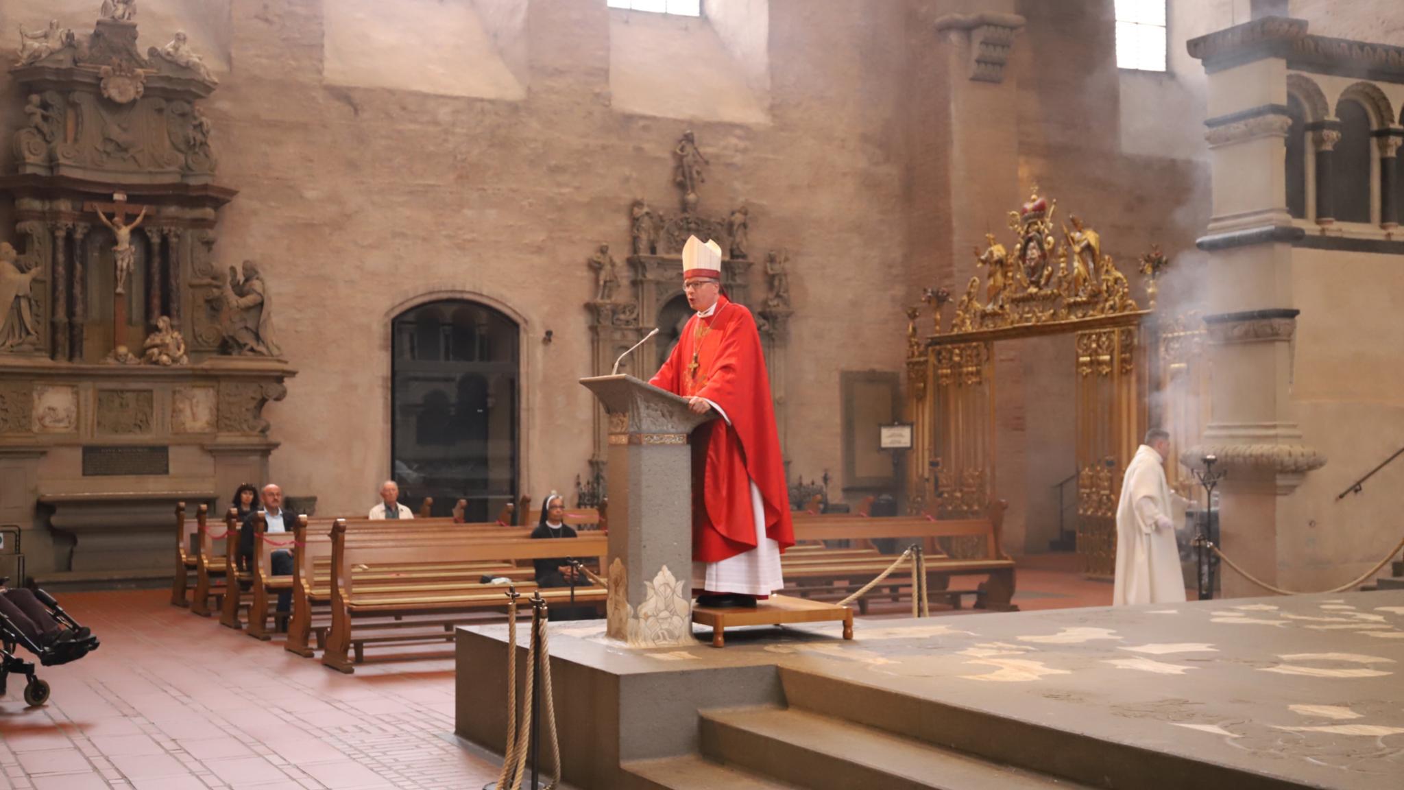 Bischof Ackermann beim Gottesdienst im Trierer Dom (Foto: J. Rupp/Bistum Trier)