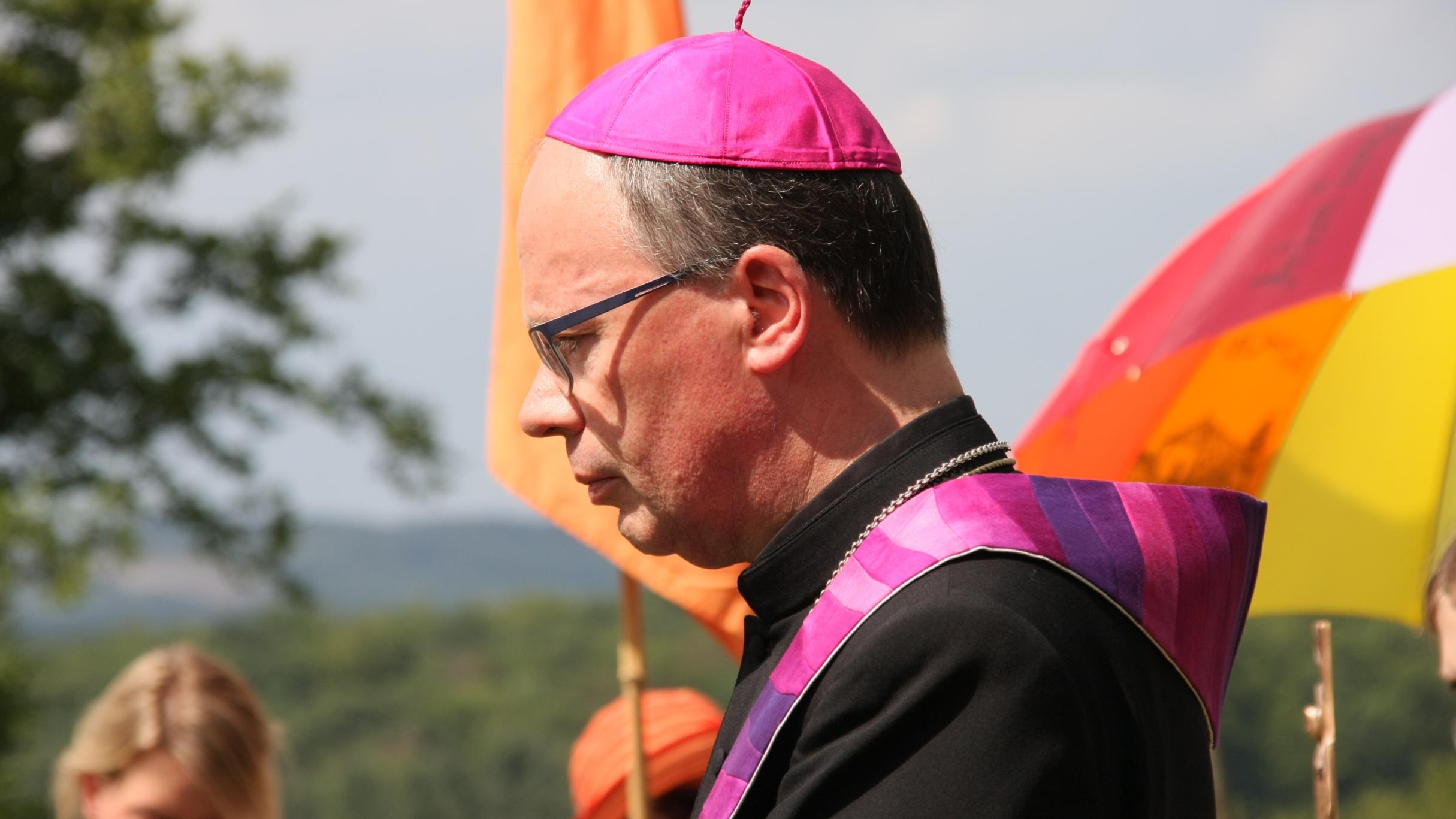 Bischof Dr. Stephan Ackermann bei der Friedensandacht in Büchel.