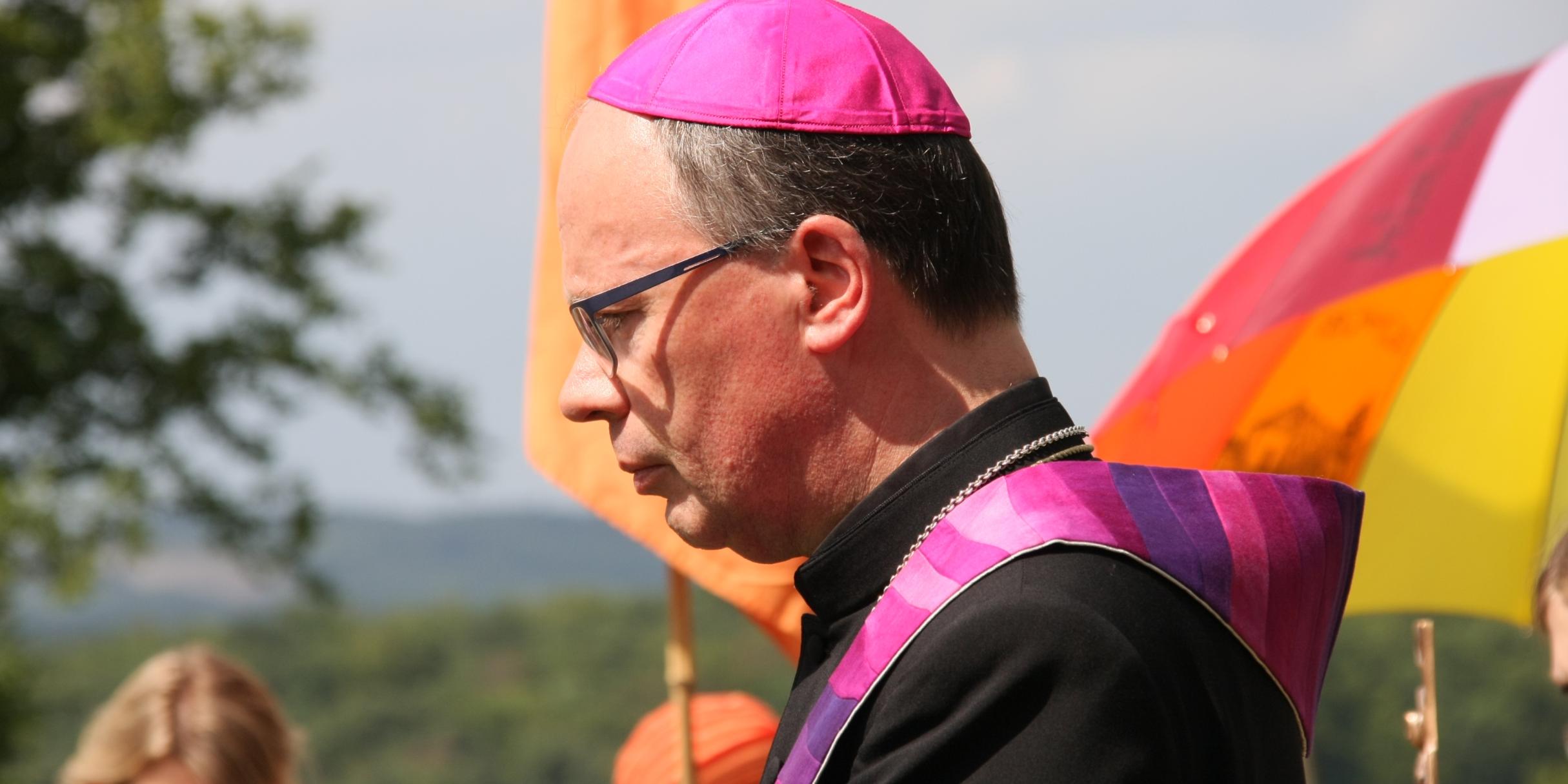 Bischof Dr. Stephan Ackermann bei der Friedensandacht in Büchel.