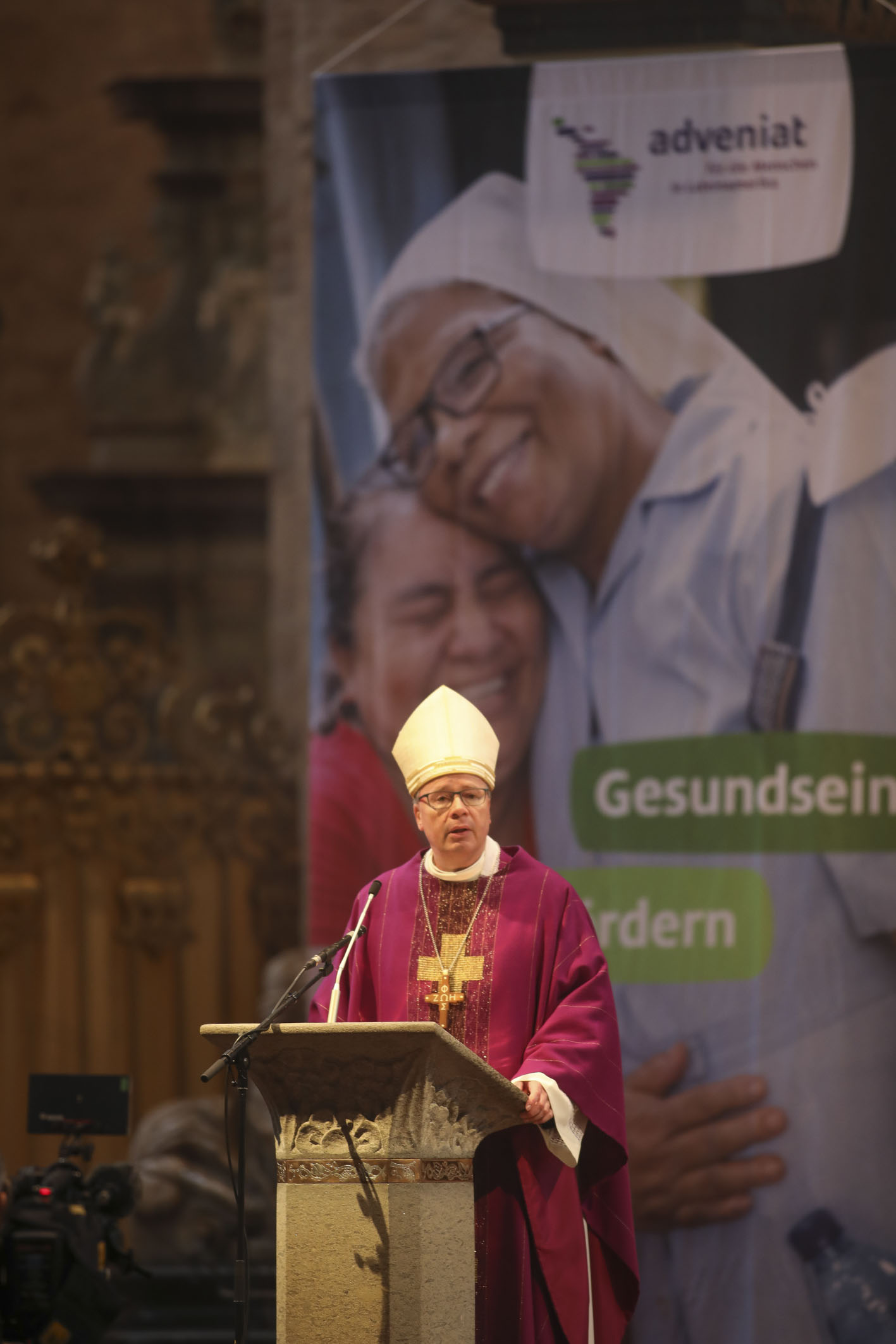 Bischof Dr. Stephan Ackermann bei der Predigt