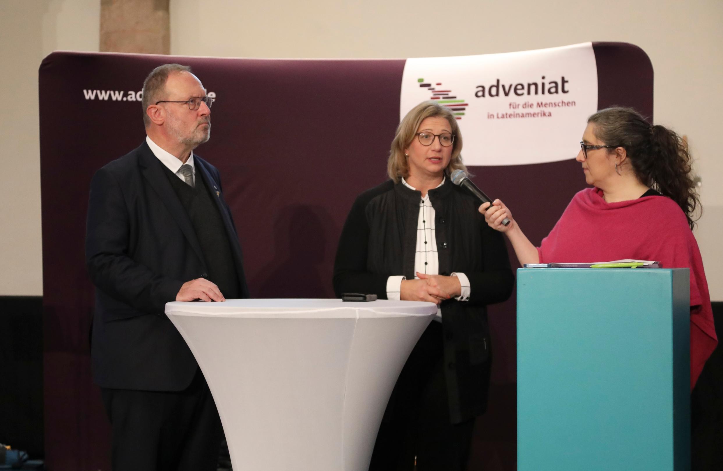 Gesprächsrunde mit Ministerpräsidentin Anke Rehlinger und Adveniat-Geschäftsführer Maier (Foto: Bistum/Thewalt)