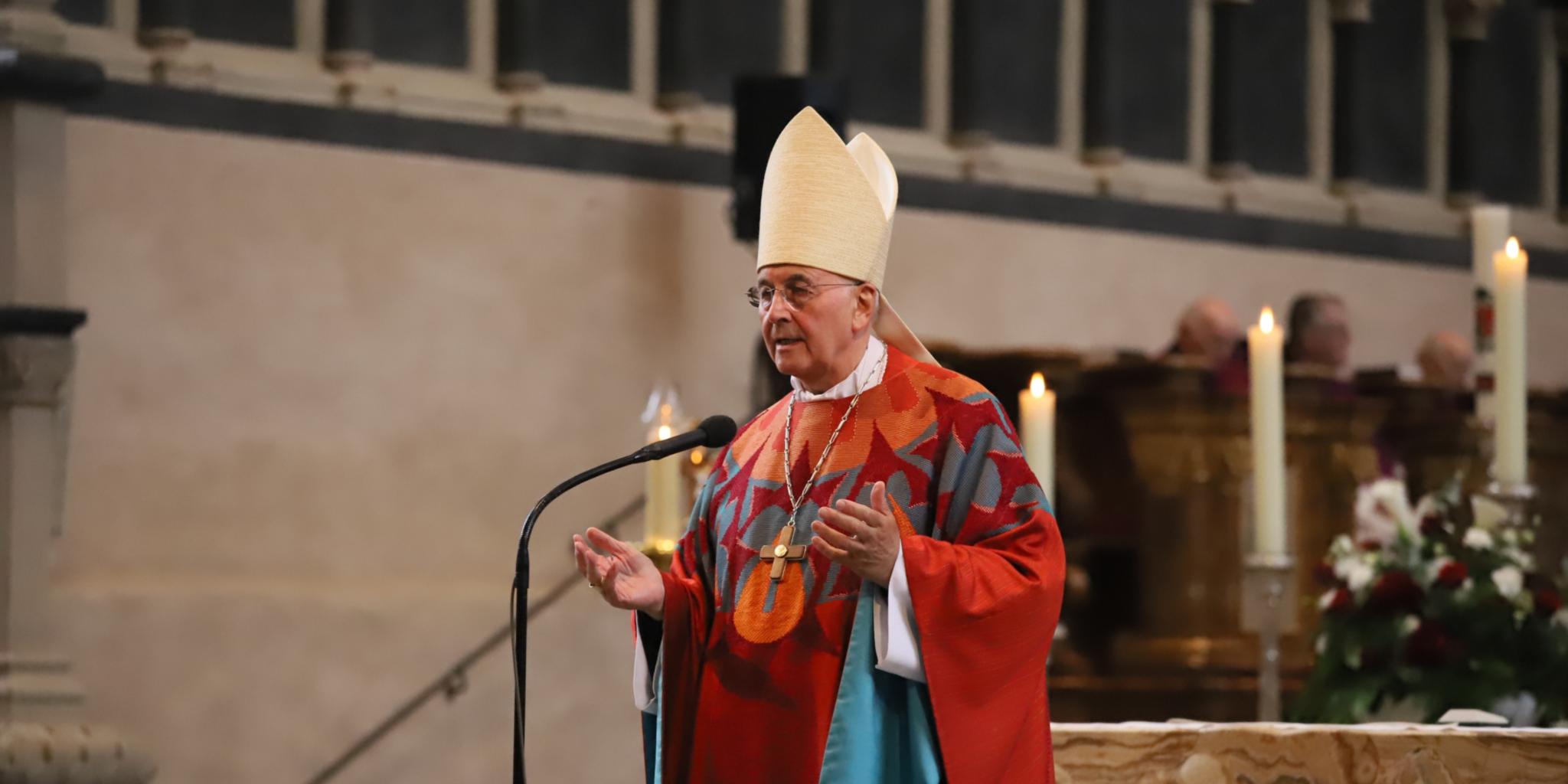 Bischof Genn predigt im Dom