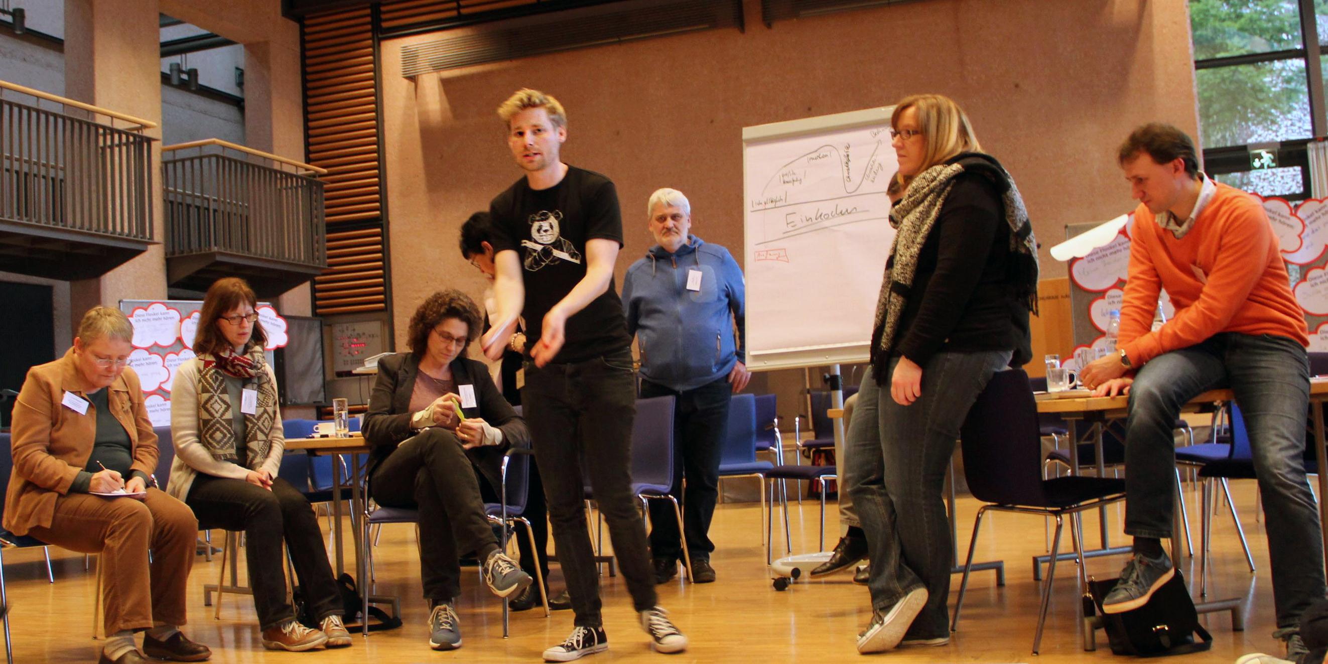 Erik Flügge sprach über Kommunikation bei der Jugendarbeit und bot einen Workshop zum Thema Storytelling an.