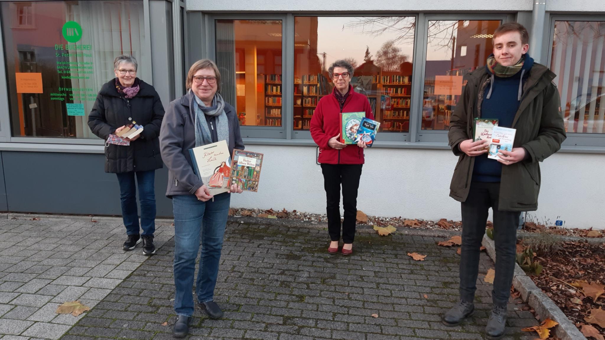 Irmtraud Setzen, Dr. Gisela Janski, Rita Lillig (Leiterin der KÖB), Jonas Philippi (v. links). Foto: Georg Hennes