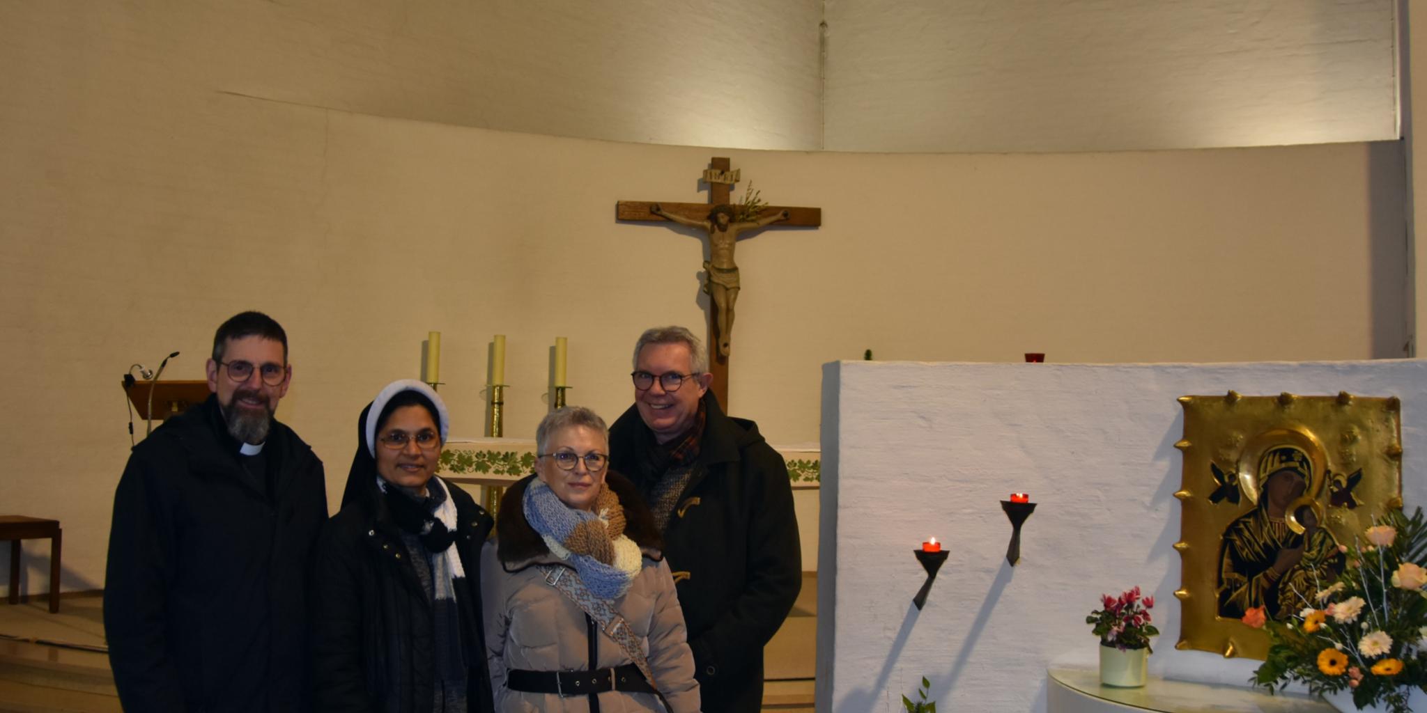 Pastor Hans Georg Müller, Oberin Schwester Mercy, Dorothee Berntsdorf und Michael Berntsdorf (von links). Foto: Ute Kirch