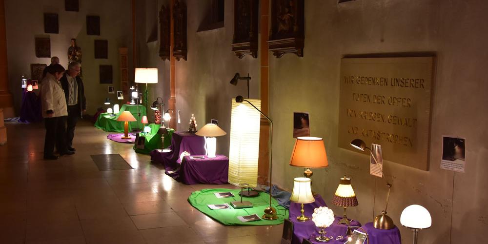 150 unterschiedliche Lampen leuchten in der Püttlinger Liebfrauenkirche