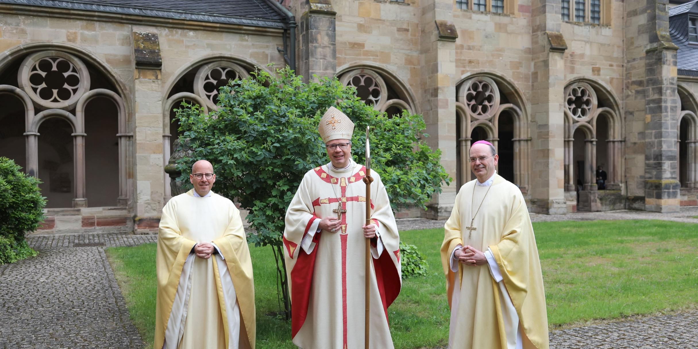 Bischof Ackermann mit dem bisherigen Regens Weihbischof Brahm (rechts) und dem künftigen Regens Laufer-Schmitt