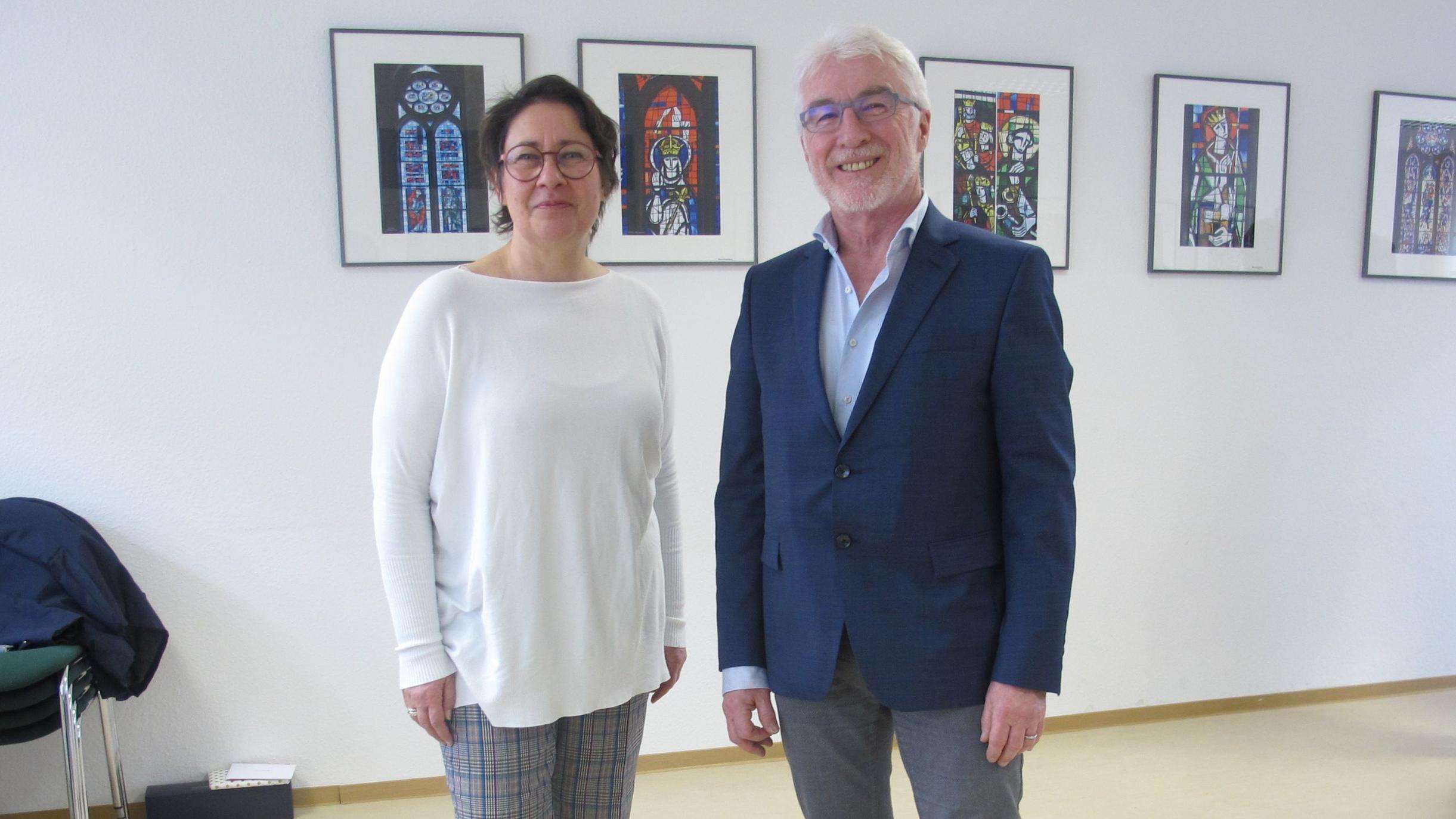 Die neue Leiterin Stephanie Schneider und Dr. Bernd Steinmetz. (Foto: Stefan Schneider/Bistum Trier)