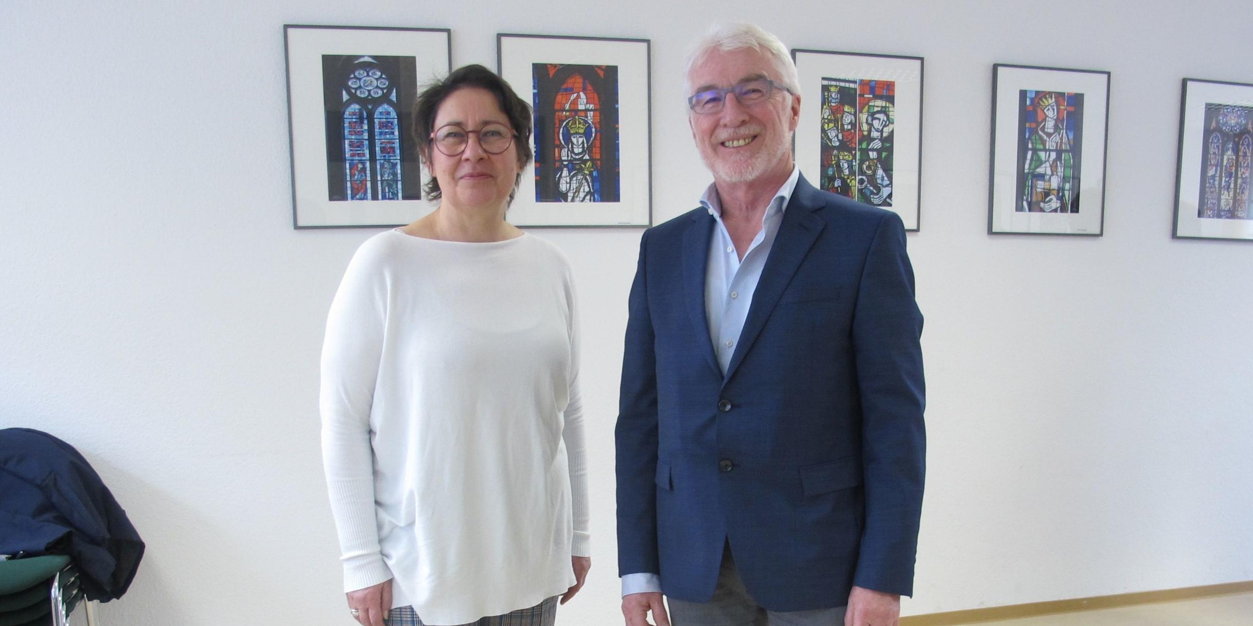 Die neue Leiterin Stephanie Schneider und Dr. Bernd Steinmetz. (Foto: Stefan Schneider/Bistum Trier)