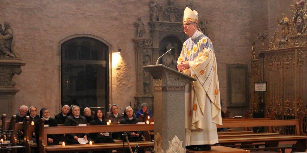 Weihbischof Peters feierte den Gottesdienst mit Ordenschristen im Trierer Dom.