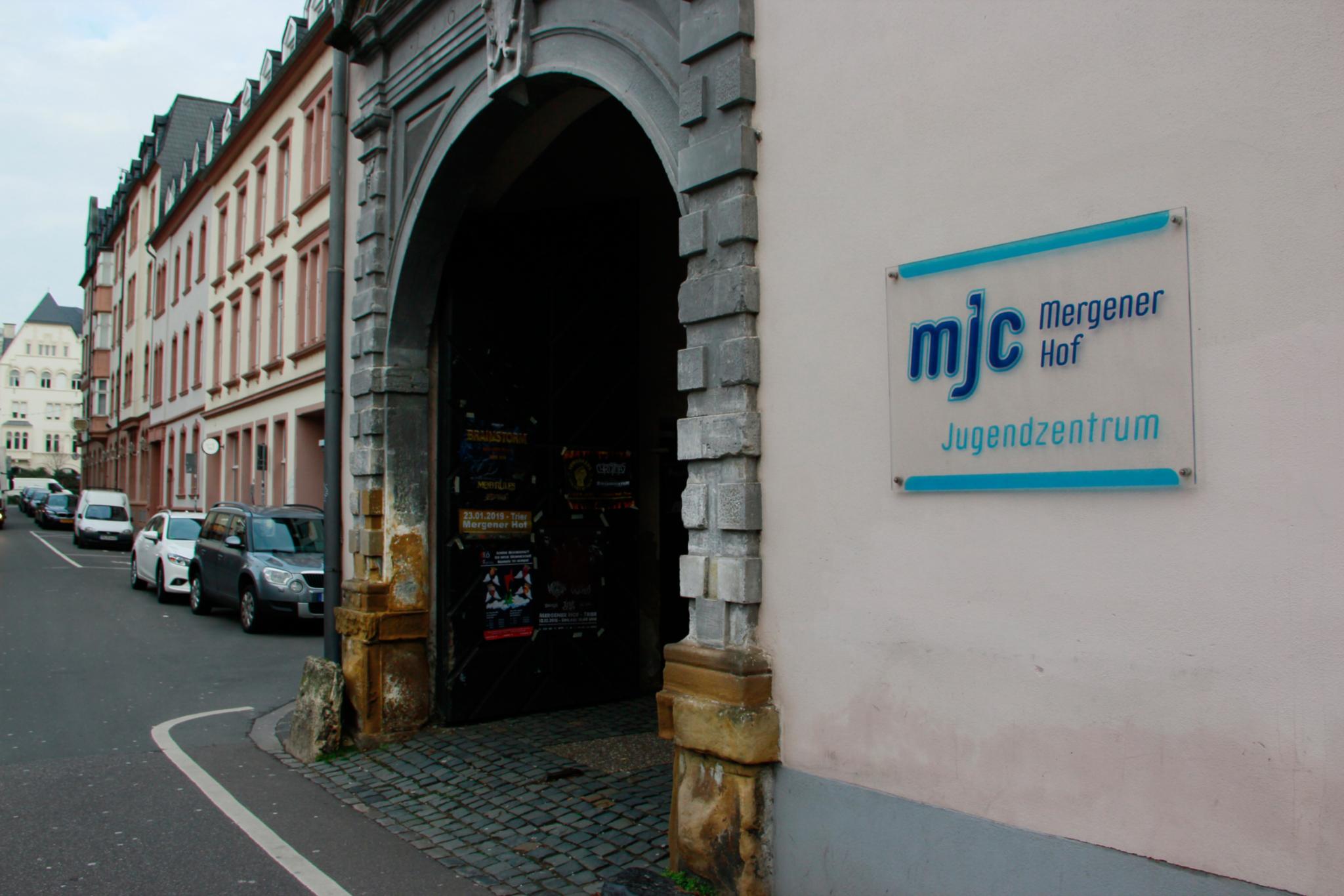 Eingang zur MJC / Jugendzentrum Mergener Hof