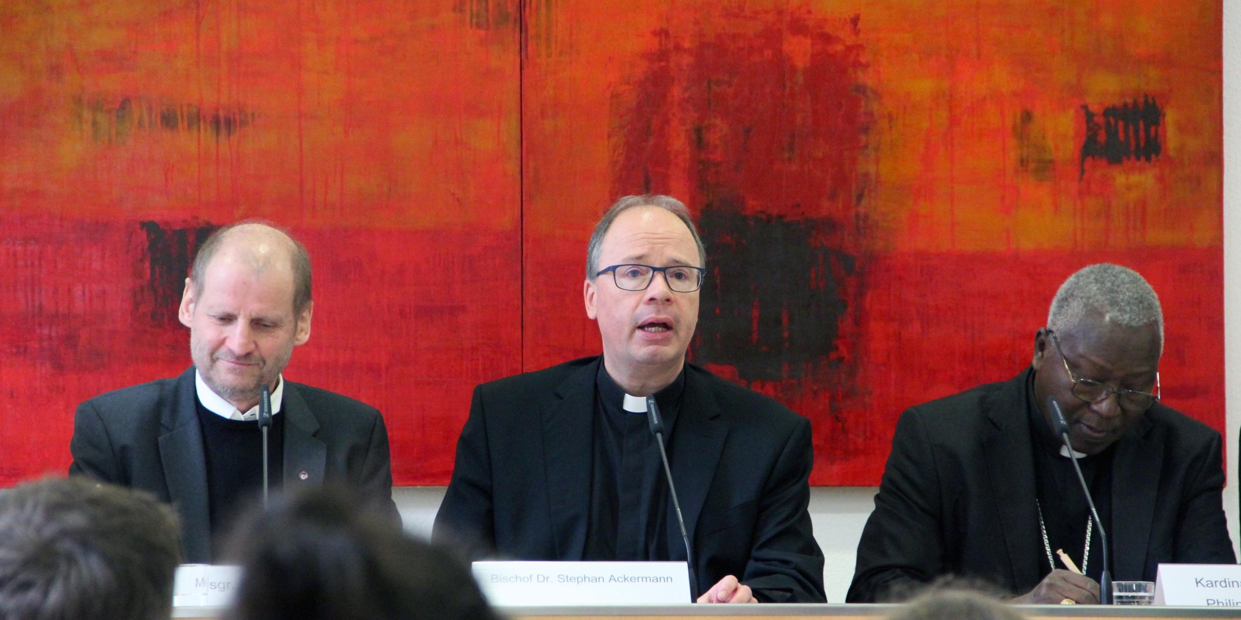 Msgr. Pirmin Spiegel, Bischof Dr. Stephan Ackermann und Kardinal Philippe Ouédraogo