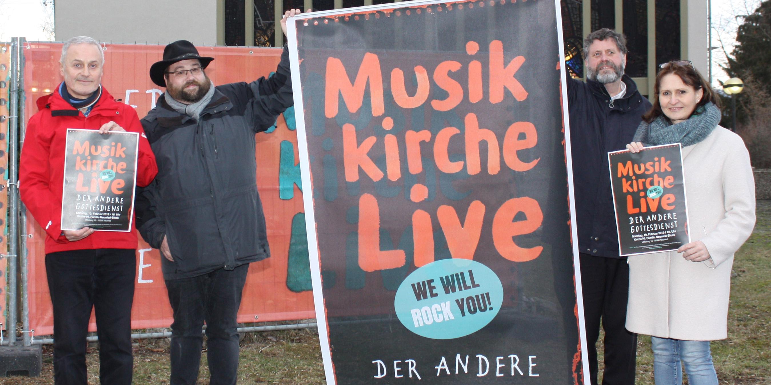 Dekanatskantor Peter Uhl, Pfarrer Andreas Burg, Pastor Heinz Christ und Dekanatsreferentin Margit Ebbecke (von links) starten mit der MusikkircheLive ins zweite Jahr.