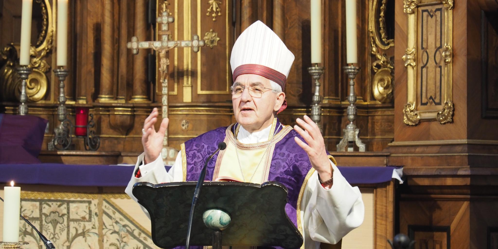 Weihbischof Franz Josef Gebert predigte im Gottesdienst in der Welschnonnenkirche, die seit 50 Jahren in der Obhut der Marianische Bürgersodalität ist.