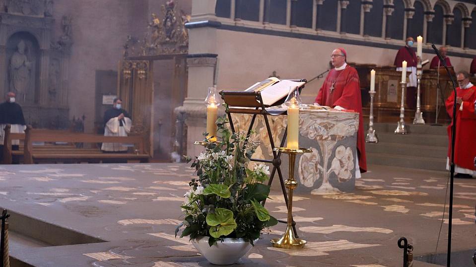 Bischof Ackermann beim Gottesdienst in der Hohen Domkirche