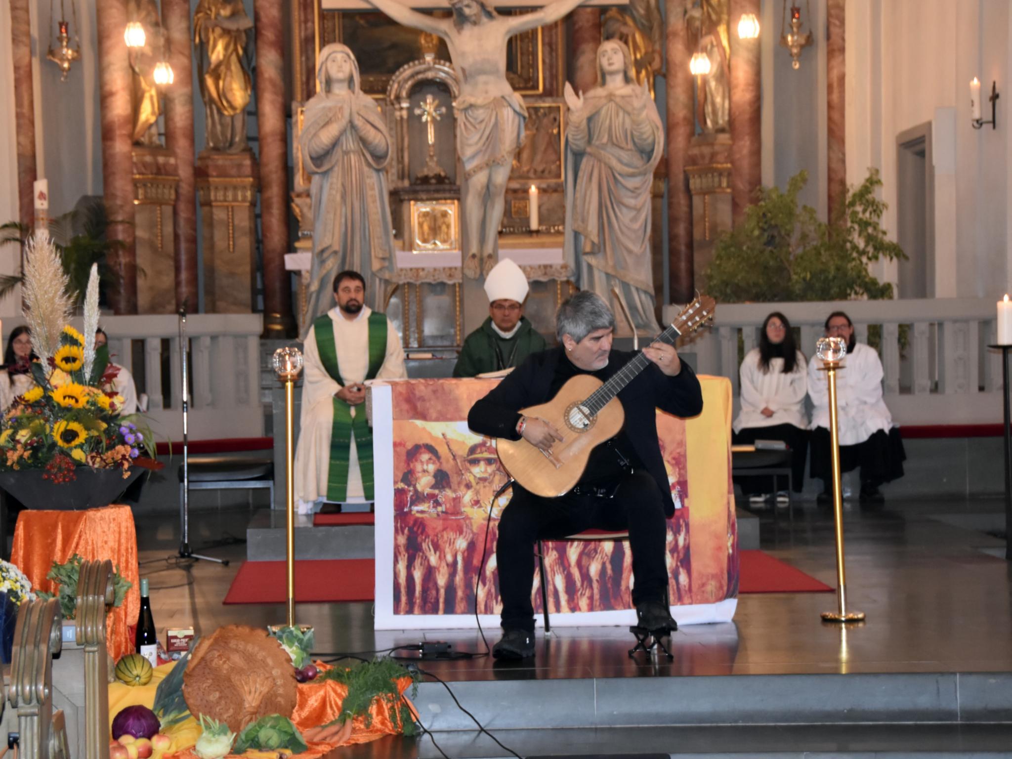 Der Gitarrist Pirai Vaca aus Santa Cruz Bildquelle: Ute Kirch/Bistum Trier