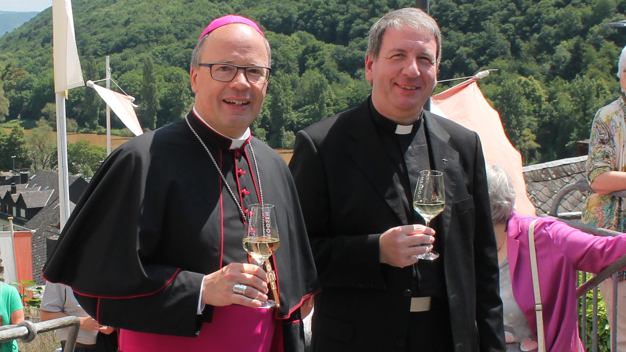 Bischof Stephan Ackermann mit Markus Arndt, Pfarrer der Pfarreiengemeinschaft Cochem