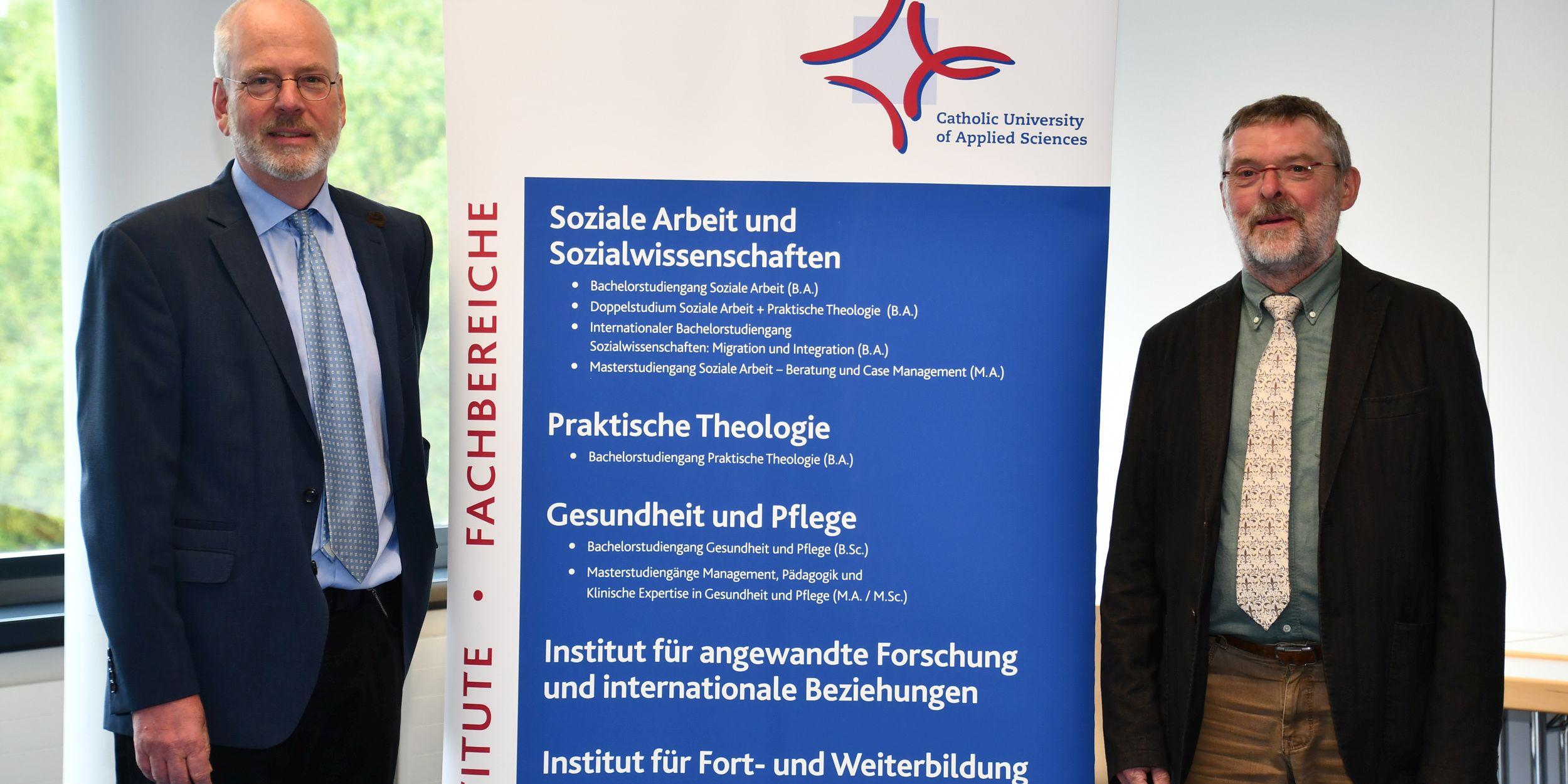 Das neue Team im Rektorat (von links): Rektor Prof. Dr. Ulrich Papenkort und Prorektor Prof. Dr. Werner Müller-Geib (© KH Mainz)