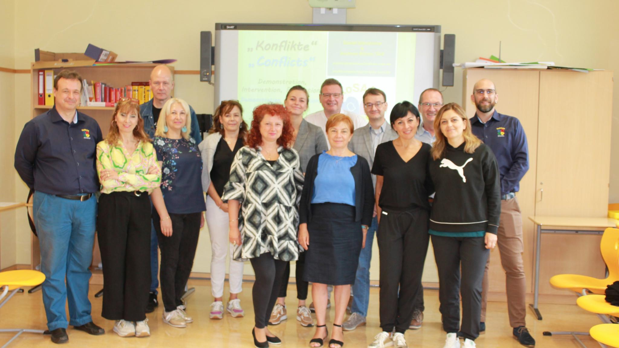 Lehrerinnen und Lehrer aus fünf verschiedenen Ländern tauschten sich in der Edith-Stein-Schule in Neunkirchen aus. Foto: Uwe Schäfer/Schule