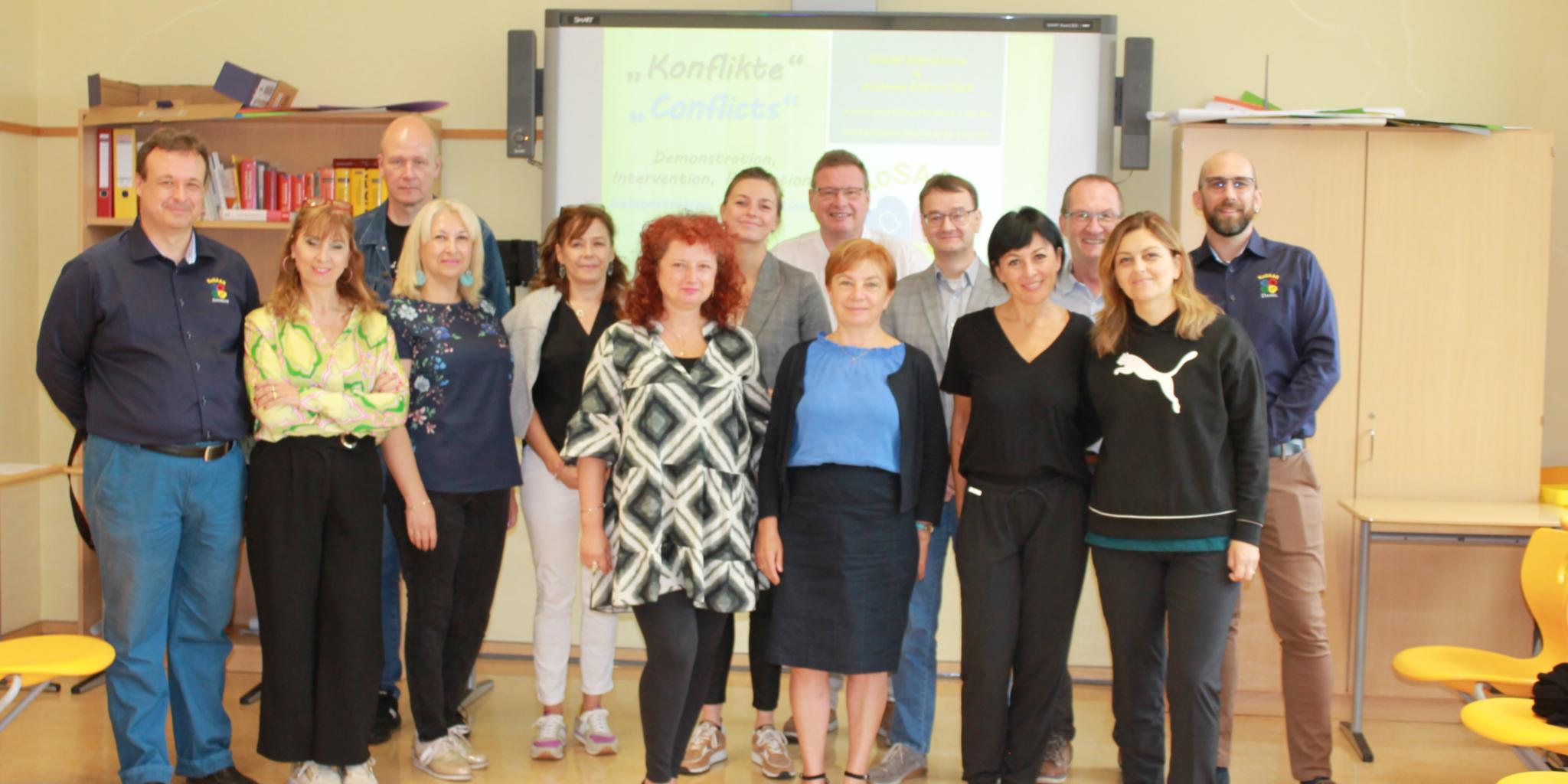 Lehrerinnen und Lehrer aus fünf verschiedenen Ländern tauschten sich in der Edith-Stein-Schule in Neunkirchen aus. Foto: Uwe Schäfer/Schule