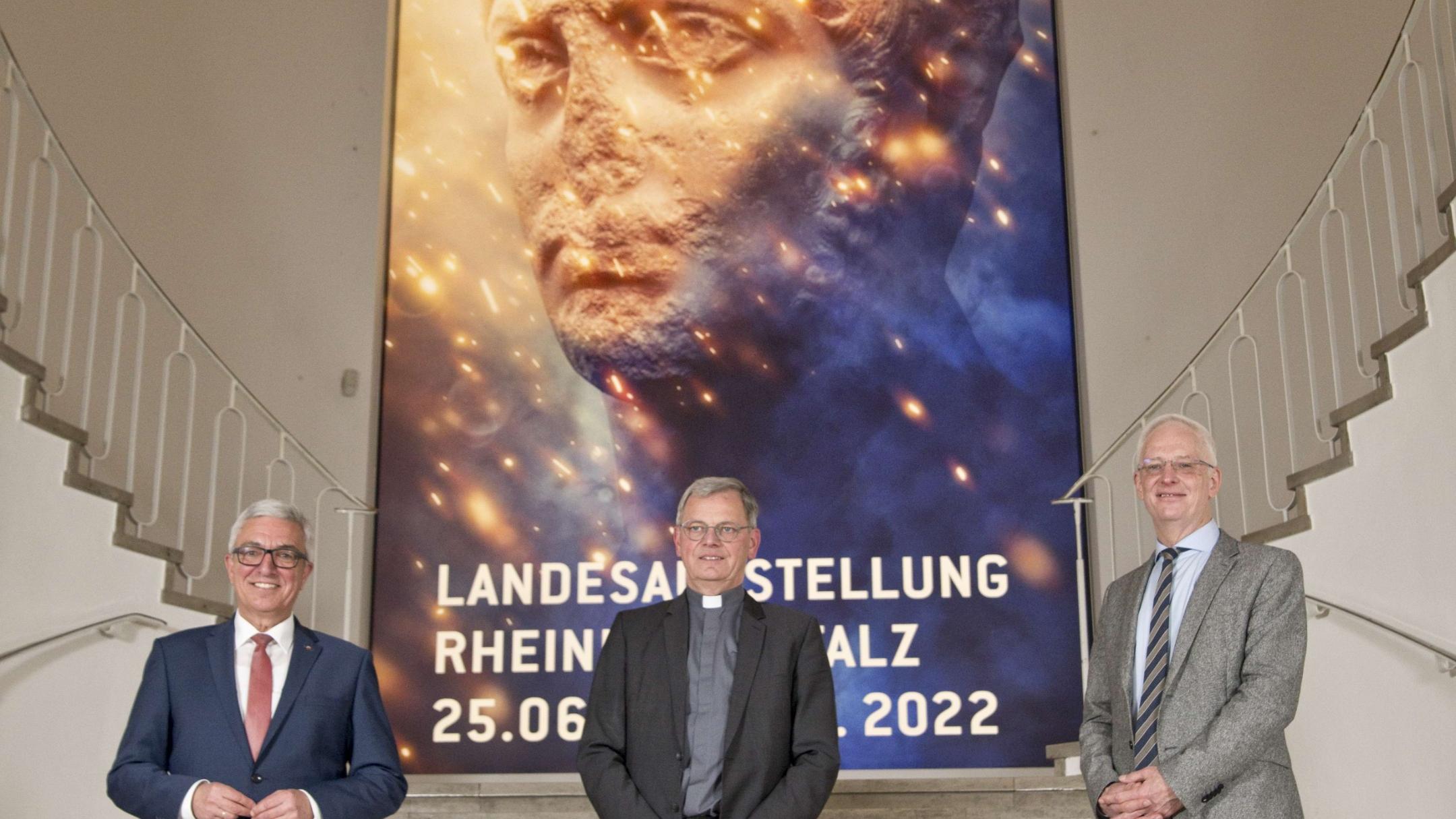 BU: (V.l.n.r.) Minister Roger Lewentz, Generalvikar Dr. Ulrich Graf von Plettenberg und Oberbürgermeister Wolfram Leibe. (Bild: Rheinisches Landesmuseum/Thomas Zühmer)