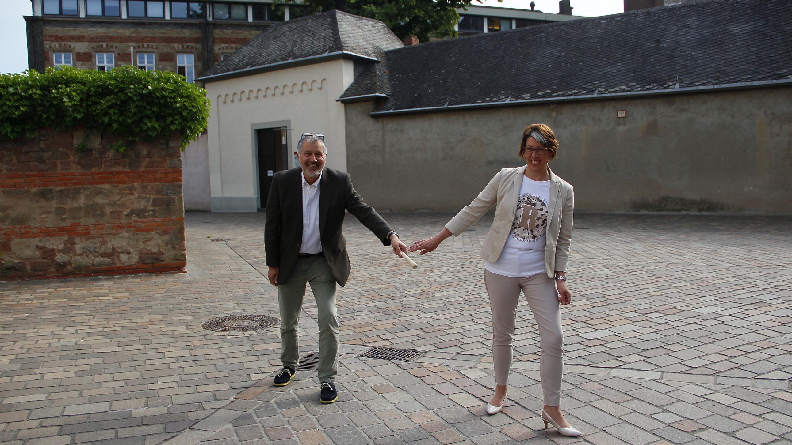 „Übergabe des Staffelstabs“ – Am 1. August übernimmt Dr. Kerstin Schmitz-Stuhlträger das Amt von Dirk Johann (Foto: I. Hülpes/Bistum Trier)