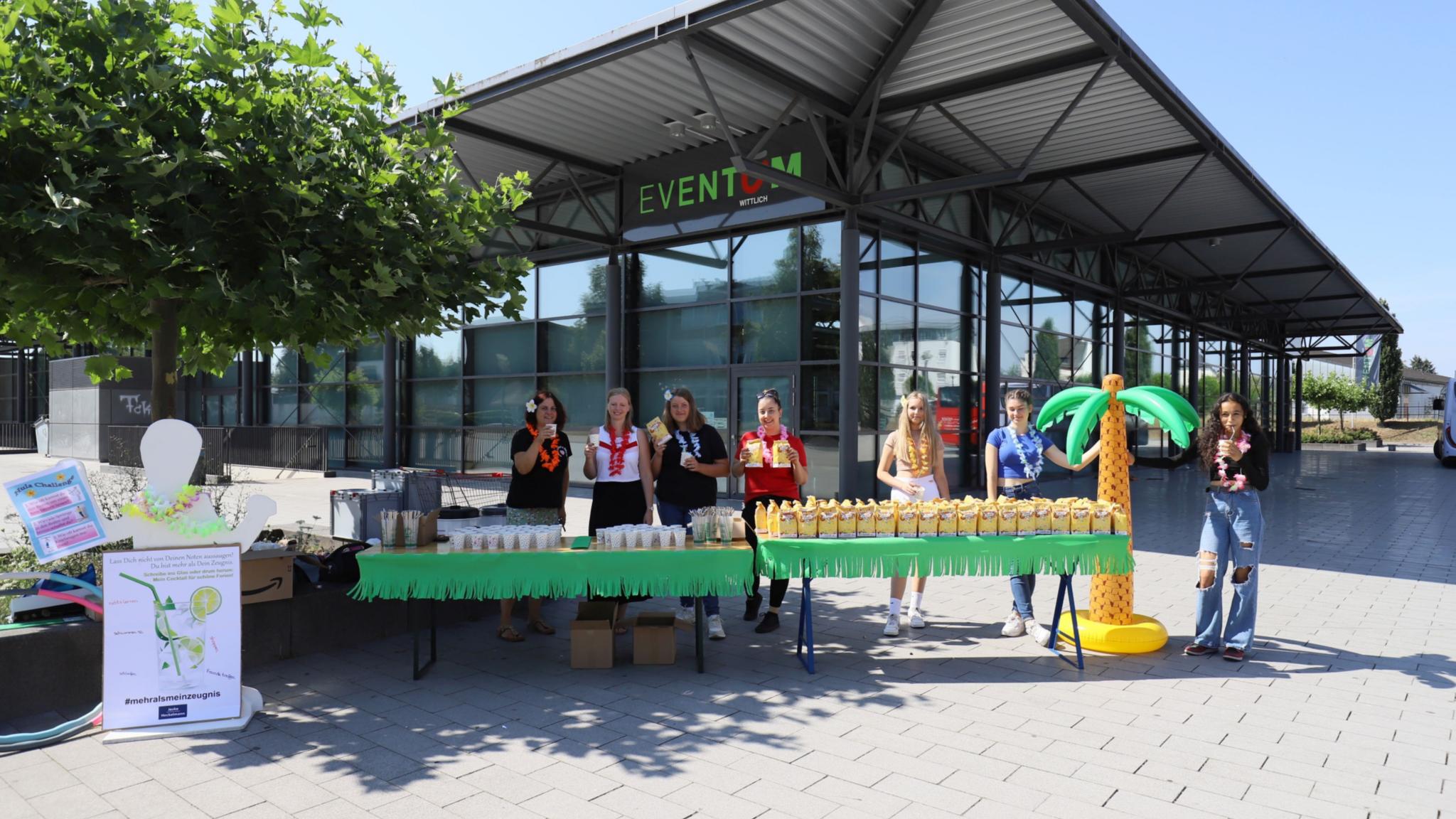 Die Schülerinnen vor dem Eventum in Wittlich (Fotos: Isabel Athmer/Bistum Trier)