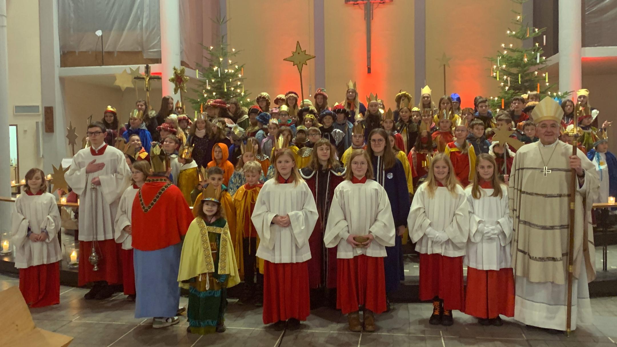 Zur diözesanen Sternsinger-Eröffnung mit Weihbischof Franz Josef Gebert kamen fast 200 Sternsingerinnen und Sternsinger nach Saarbrücken. Foto: Ute Kirch