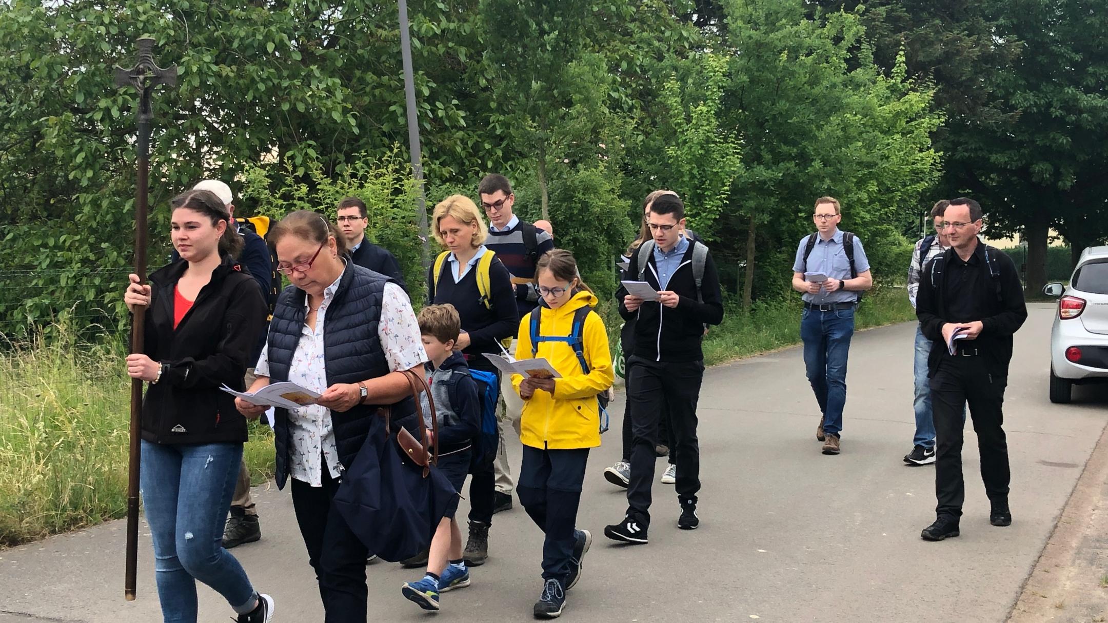 Von Osann, Klüsserath und Wittlich aus haben sich Pilgerinnen und Pilger auf den Weg gemacht. (Foto: Bistum Trier/J. Rupp)