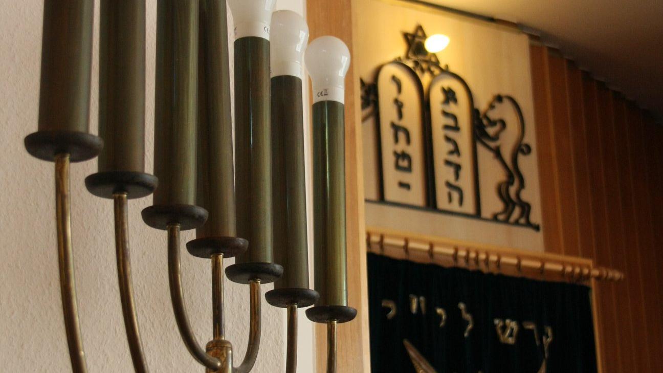 Die Menora in der Koblenzer Synagoge.